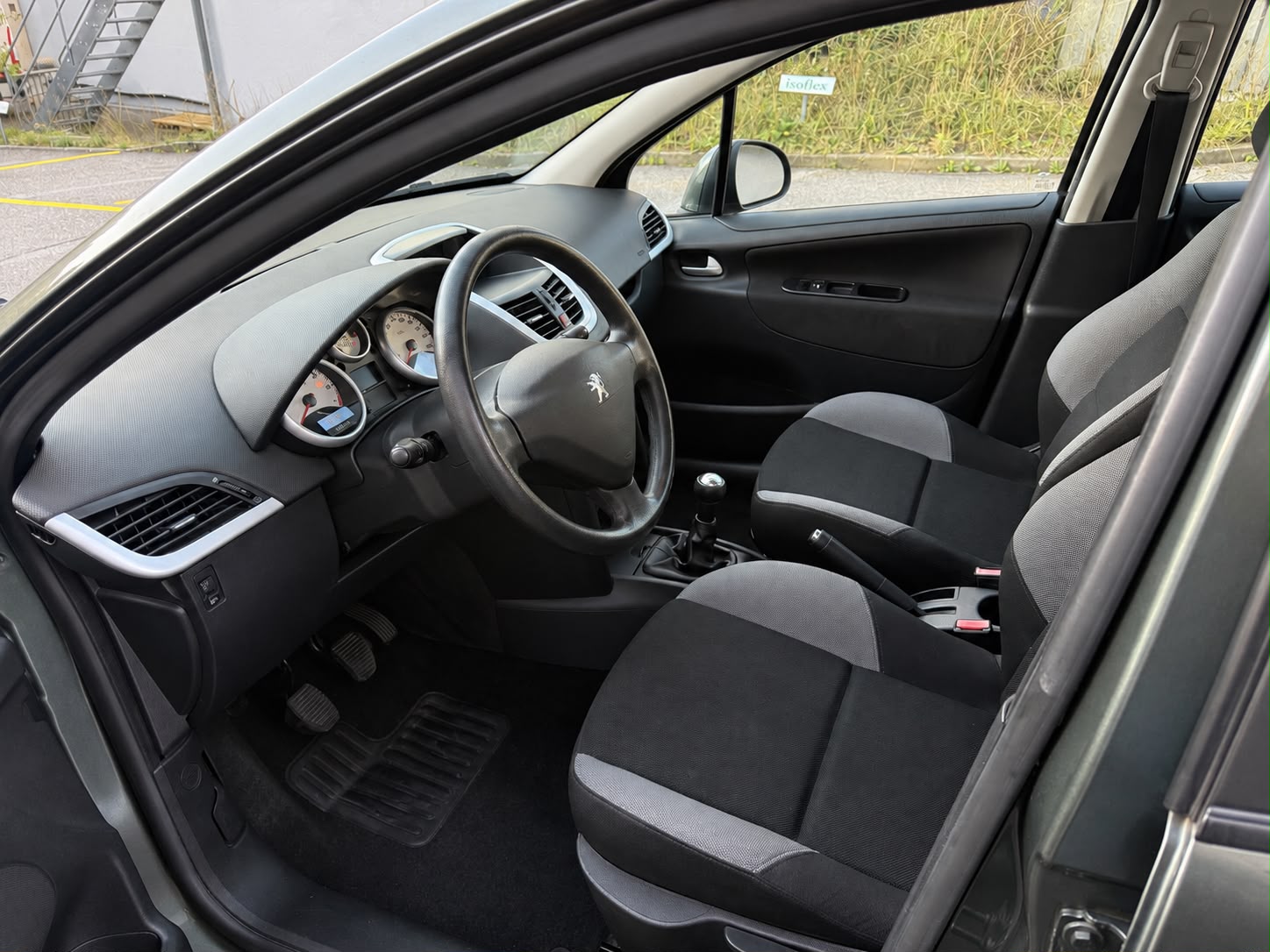 PEUGEOT 207 1.4 16V Trendy Clim'-image-11