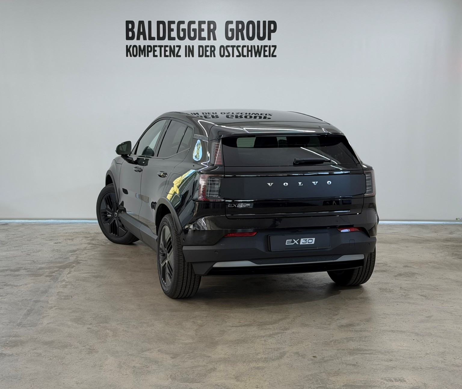 VOLVO EX 30 CC P8 Ultra AWD-showroom-element-1