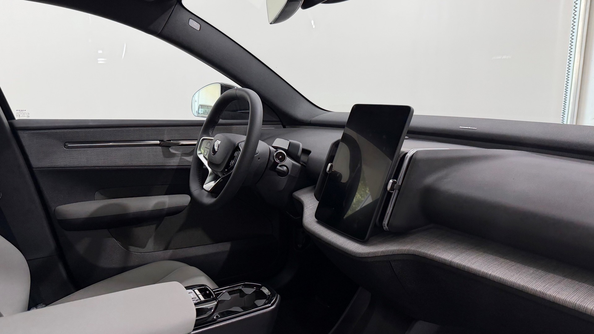 VOLVO EX 30 CC P8 Ultra AWD-showroom-element-3