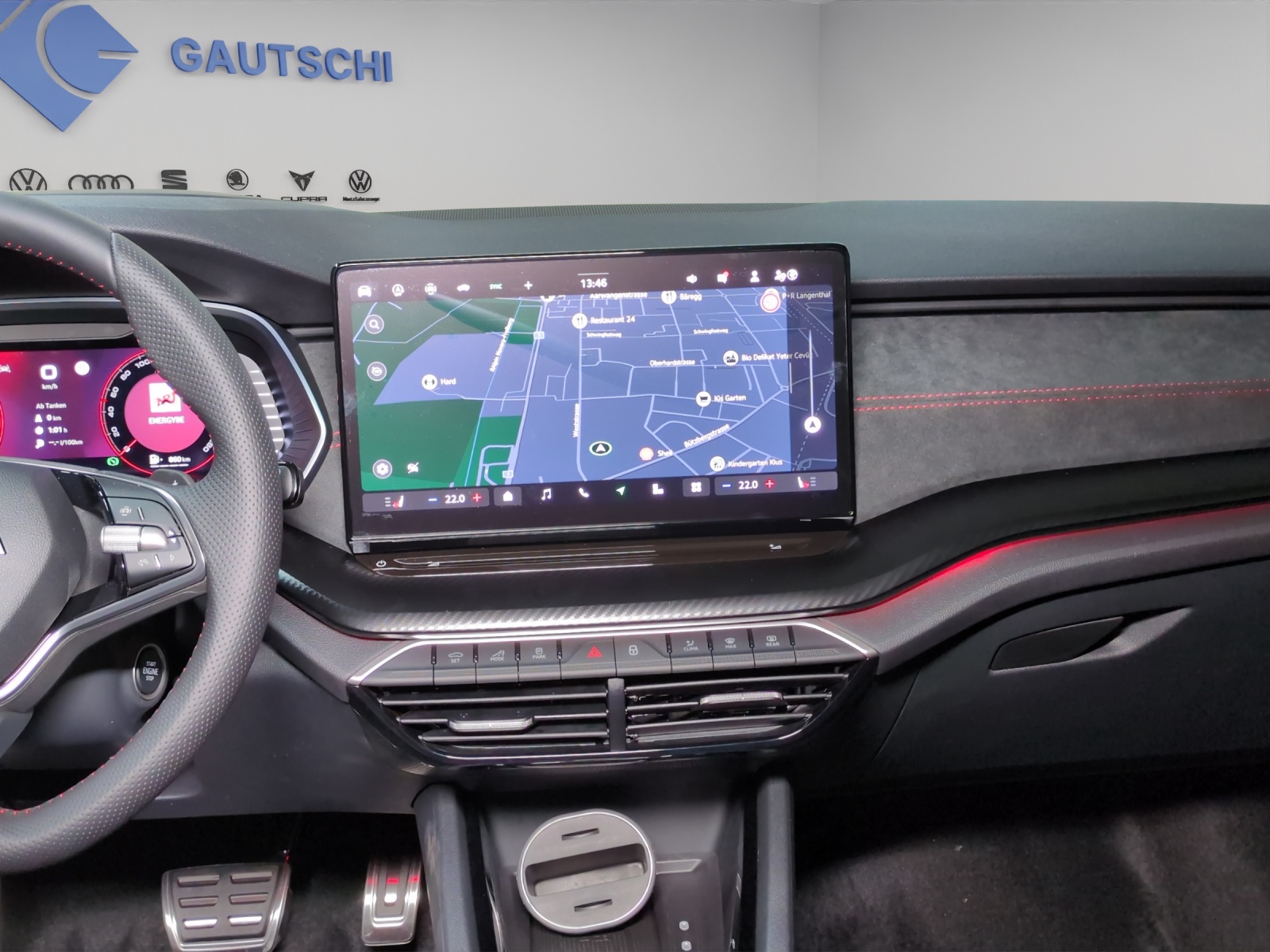 SKODA Octavia Combi 2.0 TSI DSG RS 30 Years Edition-image-7
