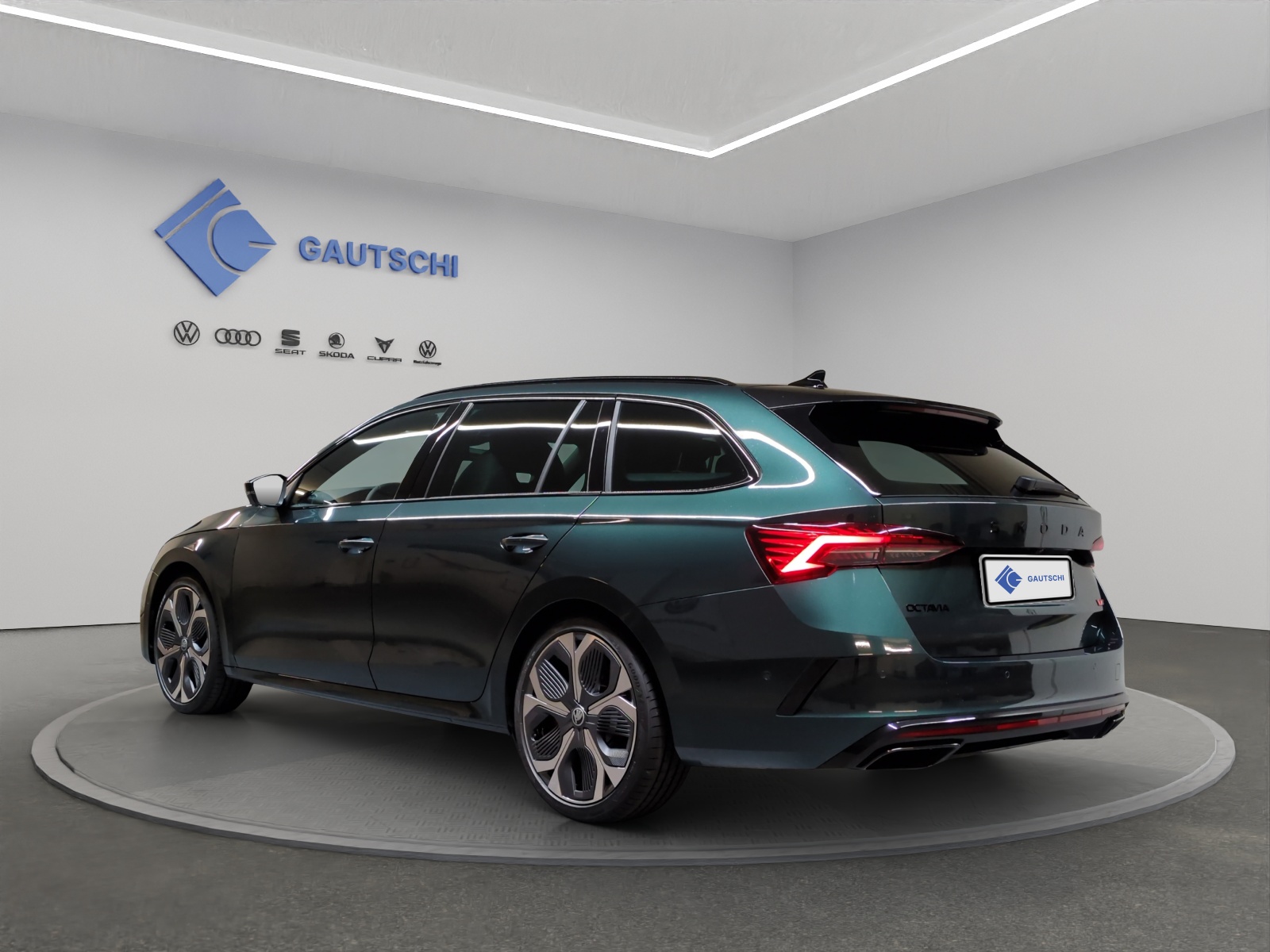 SKODA Octavia Combi 2.0 TSI DSG RS 30 Years Edition-image-2