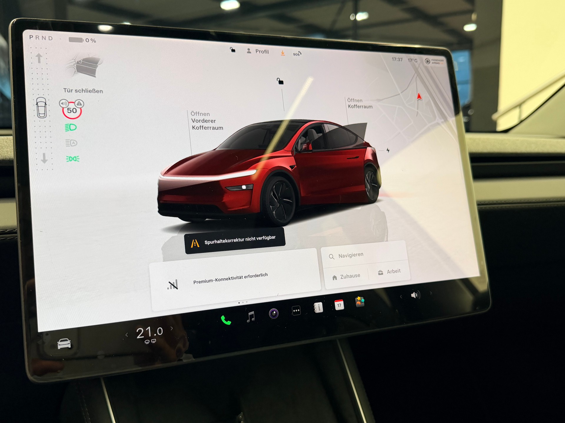 TESLA Model Y Long Range Premium AWD-image-21