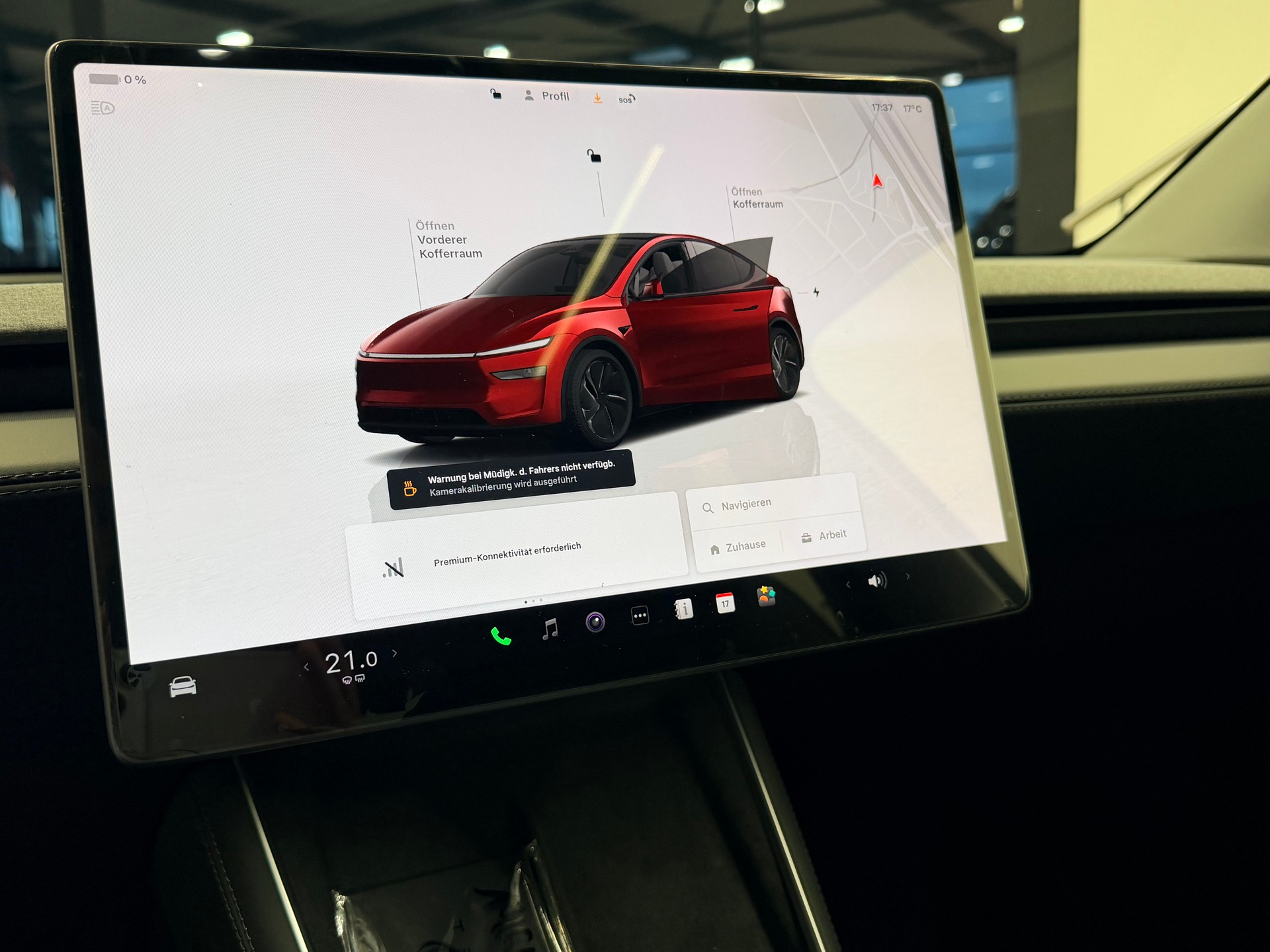 TESLA Model Y Long Range Premium AWD-image-19