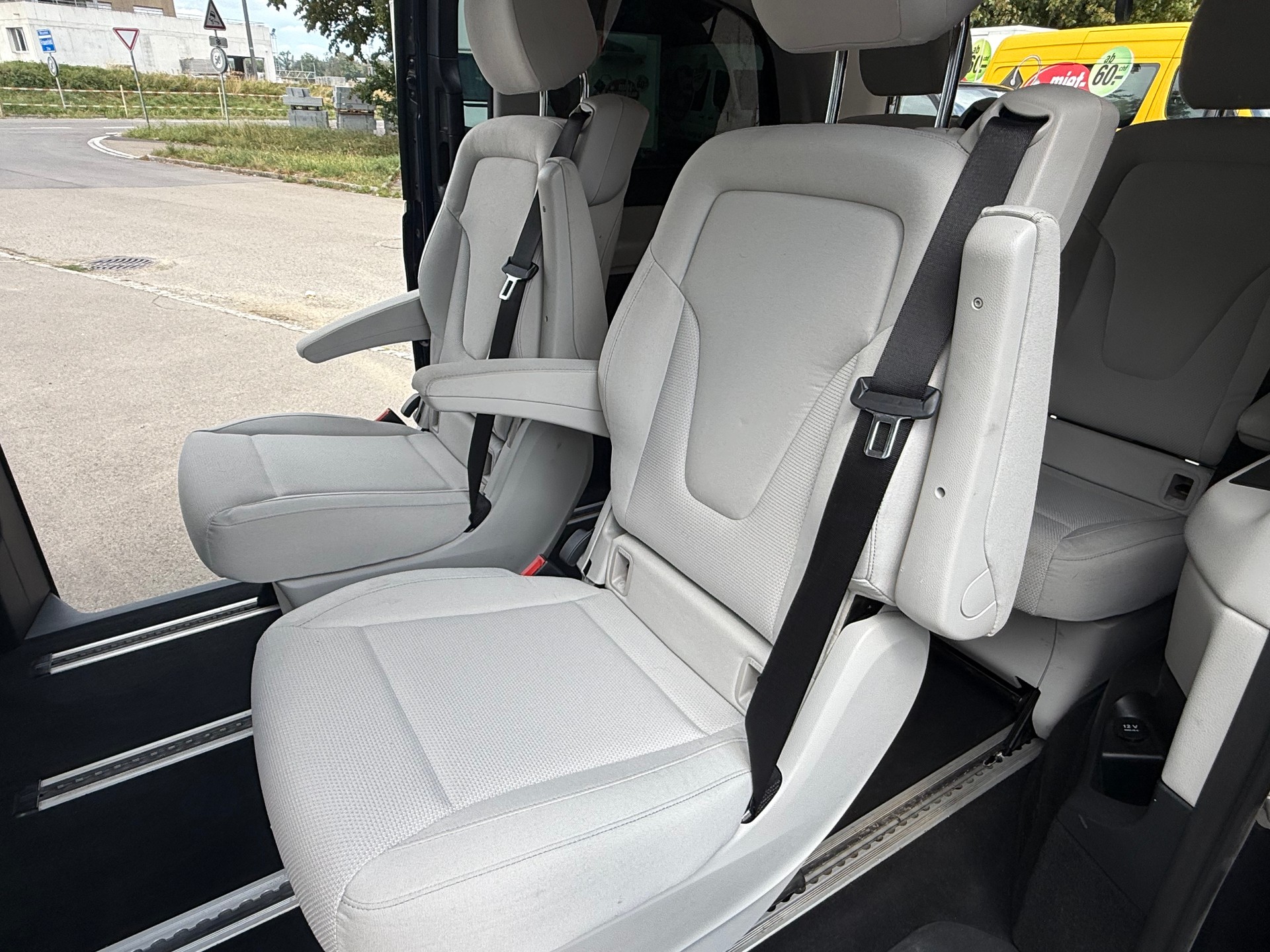 MERCEDES-BENZ V 250 d Avantgarde kompakt 4Matic 7G-Tronic-image-11