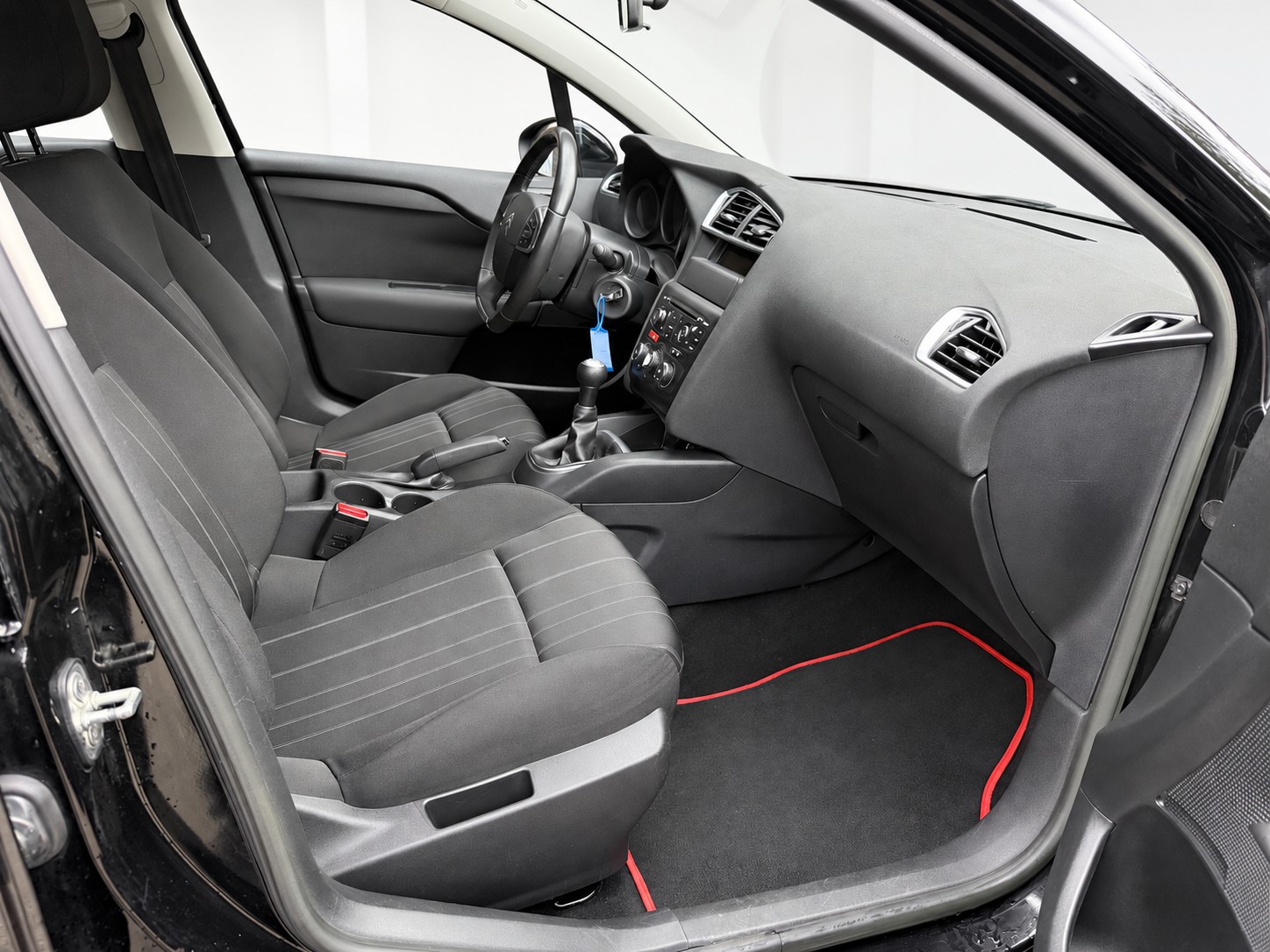 CITROEN C4 1.4 VTi Attraction-image-10