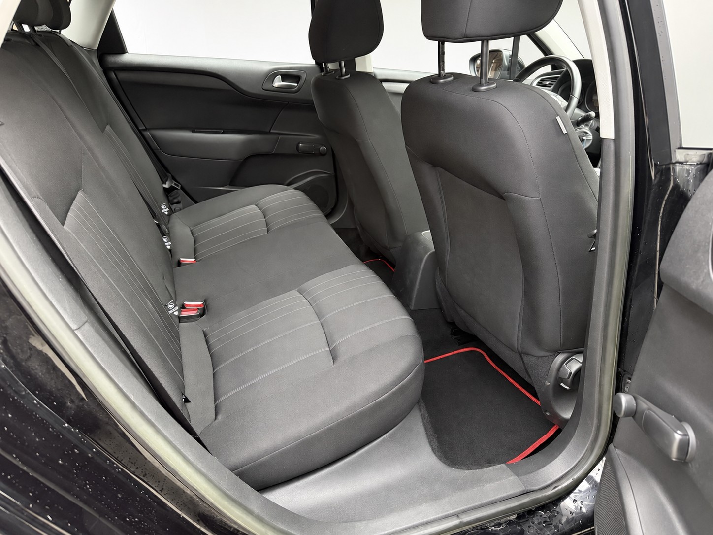 CITROEN C4 1.4 VTi Attraction-image-9