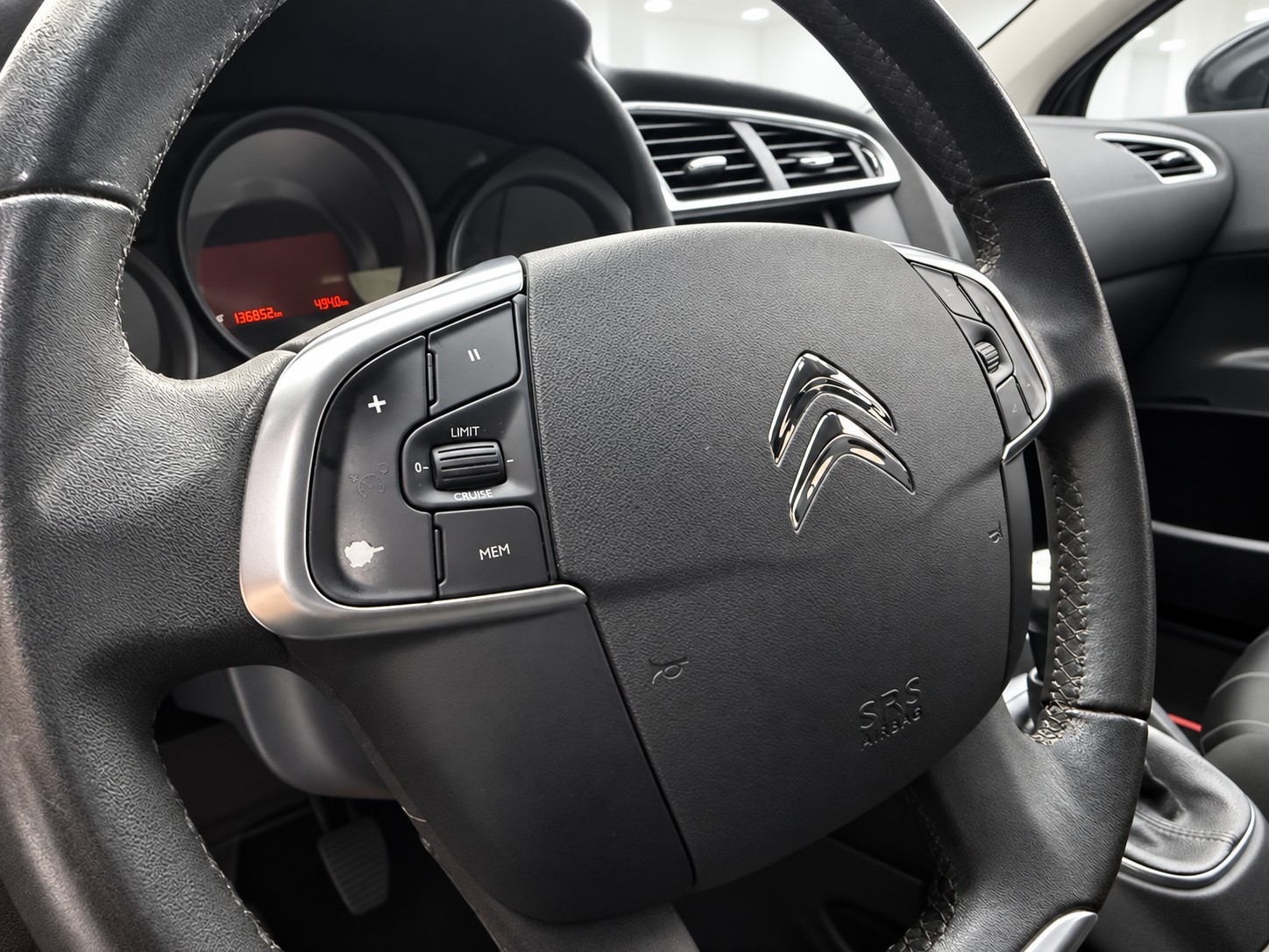 CITROEN C4 1.4 VTi Attraction-image-13