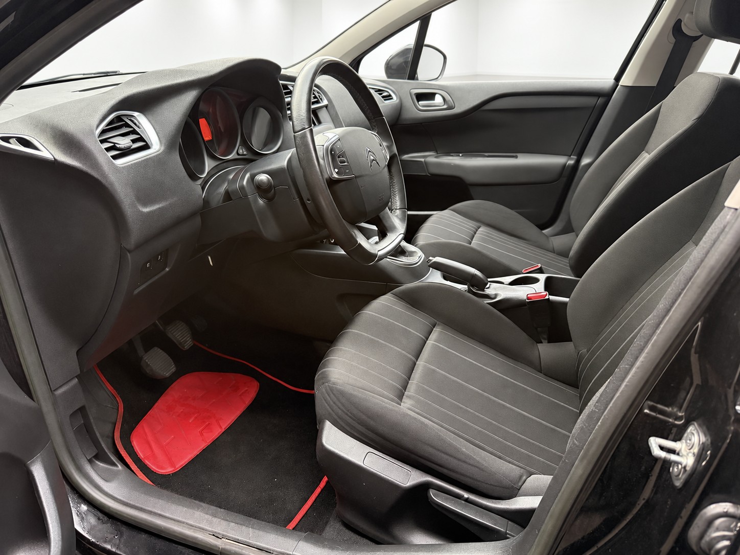 CITROEN C4 1.4 VTi Attraction-image-6
