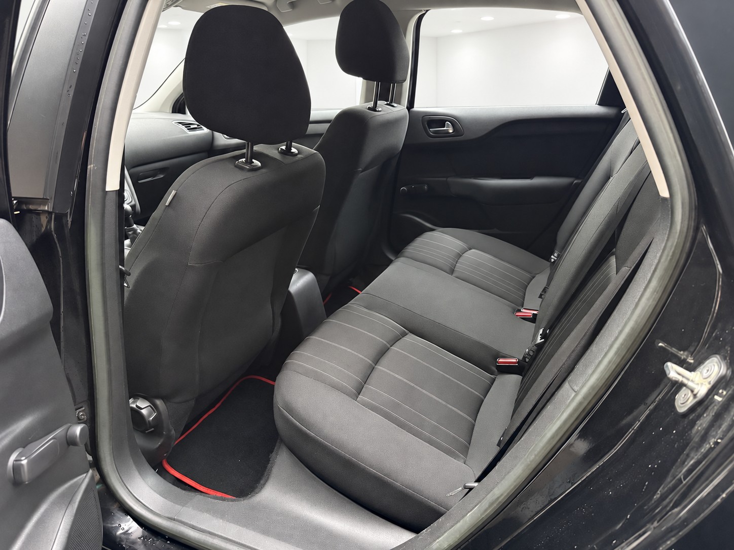 CITROEN C4 1.4 VTi Attraction-image-7