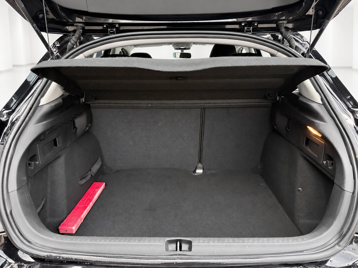 CITROEN C4 1.4 VTi Attraction-image-8