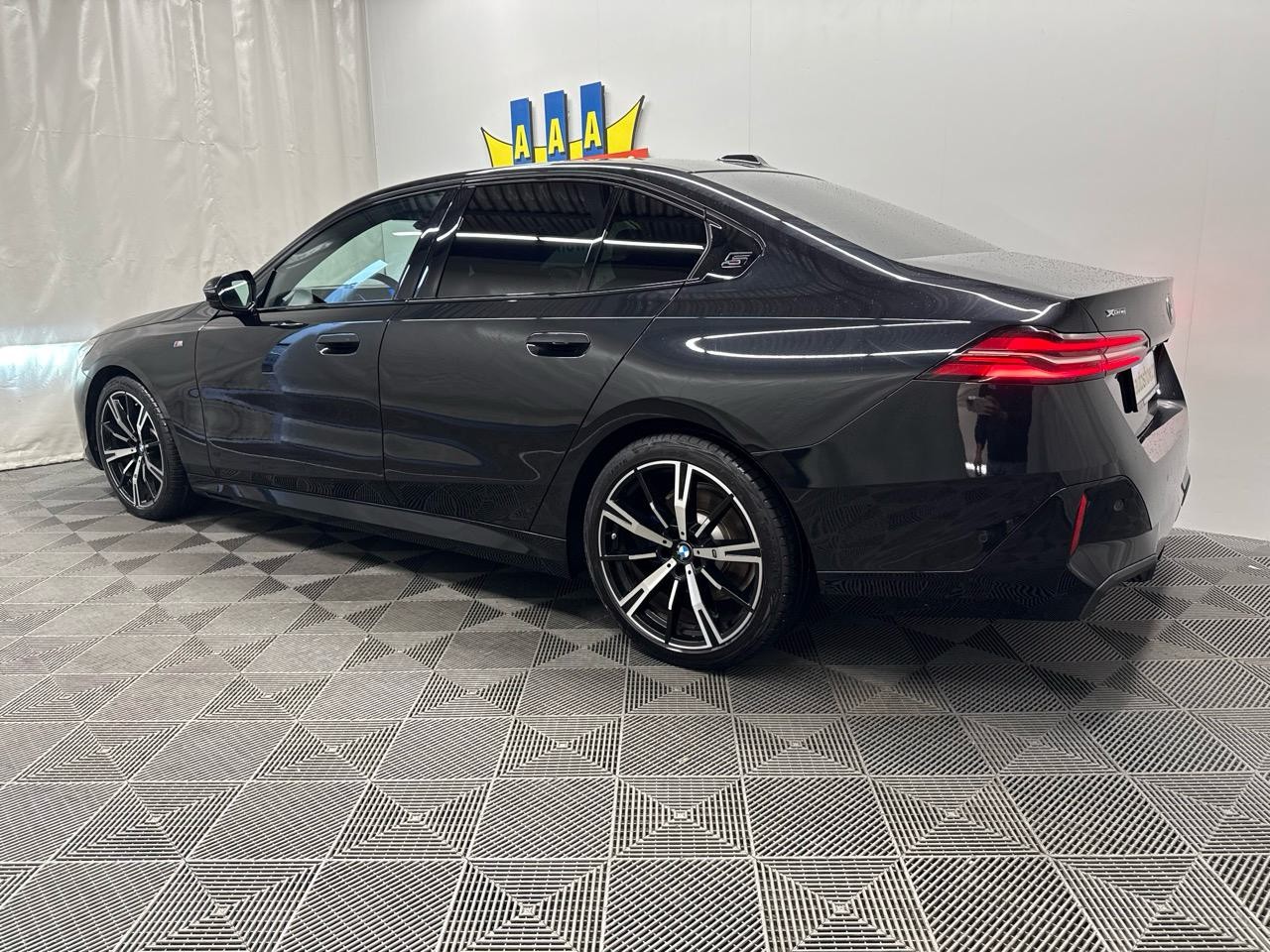 BMW 520d xDrive 48V M Sport Steptronic-showroom-element-1