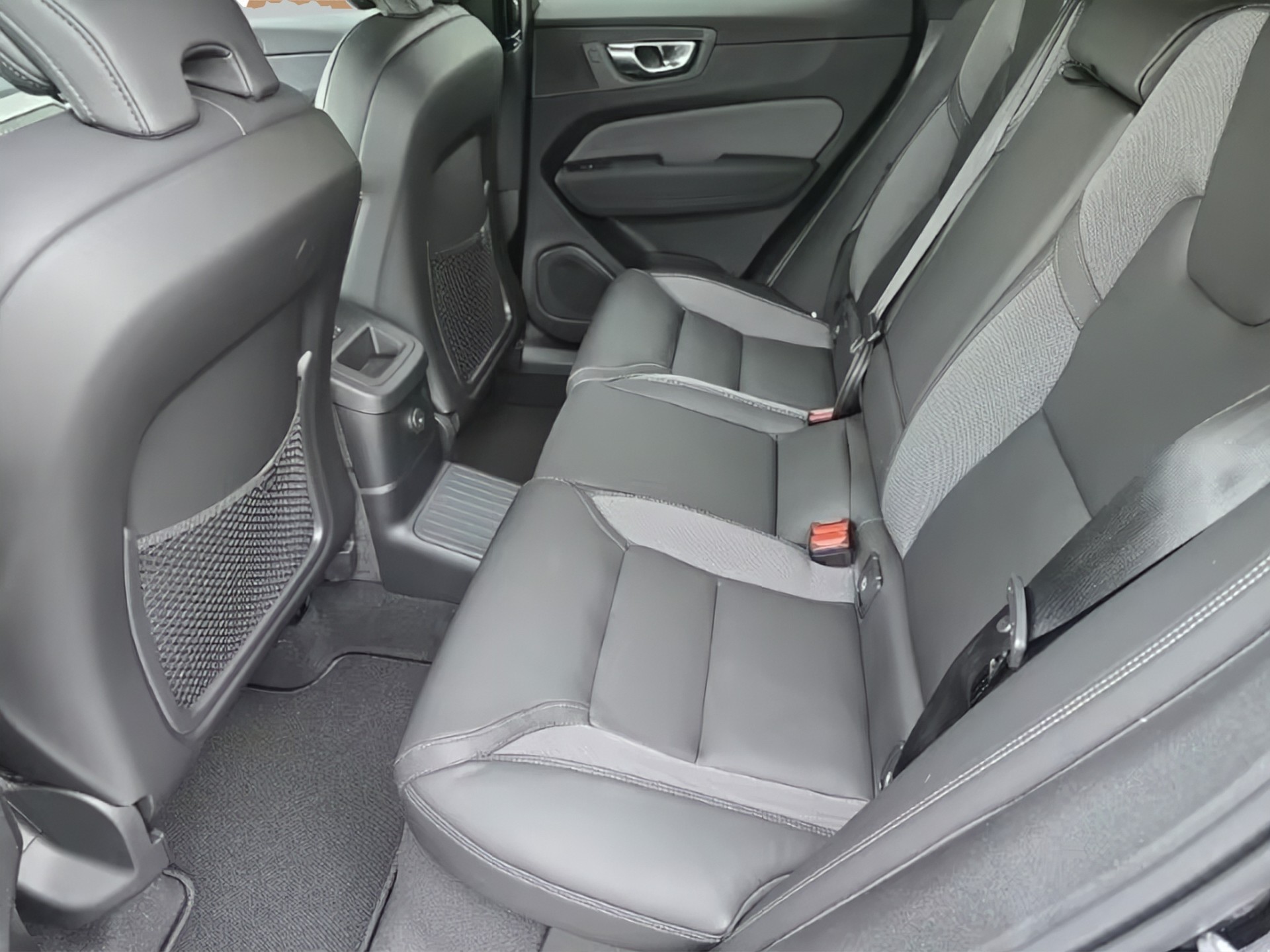 VOLVO XC60 T8 eAWD Plus Black Edition MY26-image-12