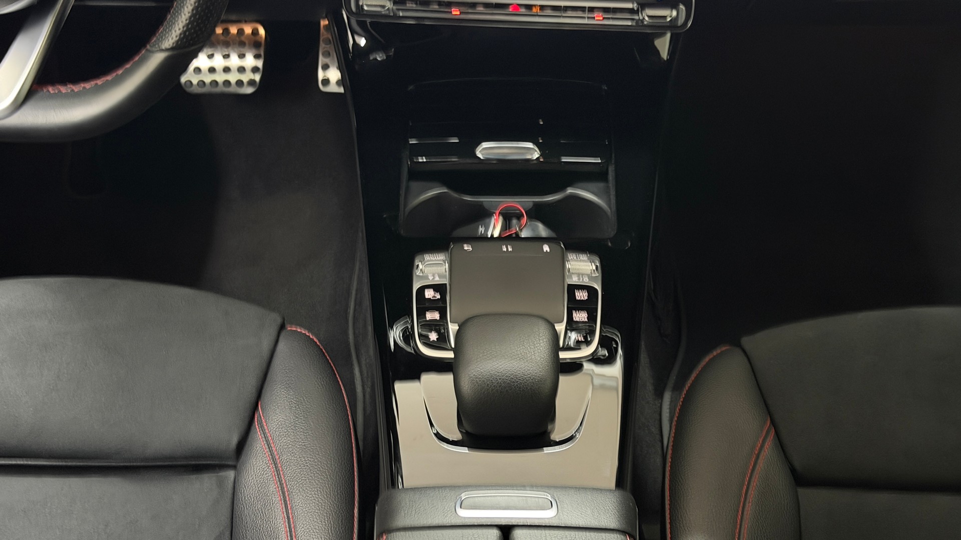 MERCEDES-BENZ A 250 AMG Line 7G-DCT-image-14