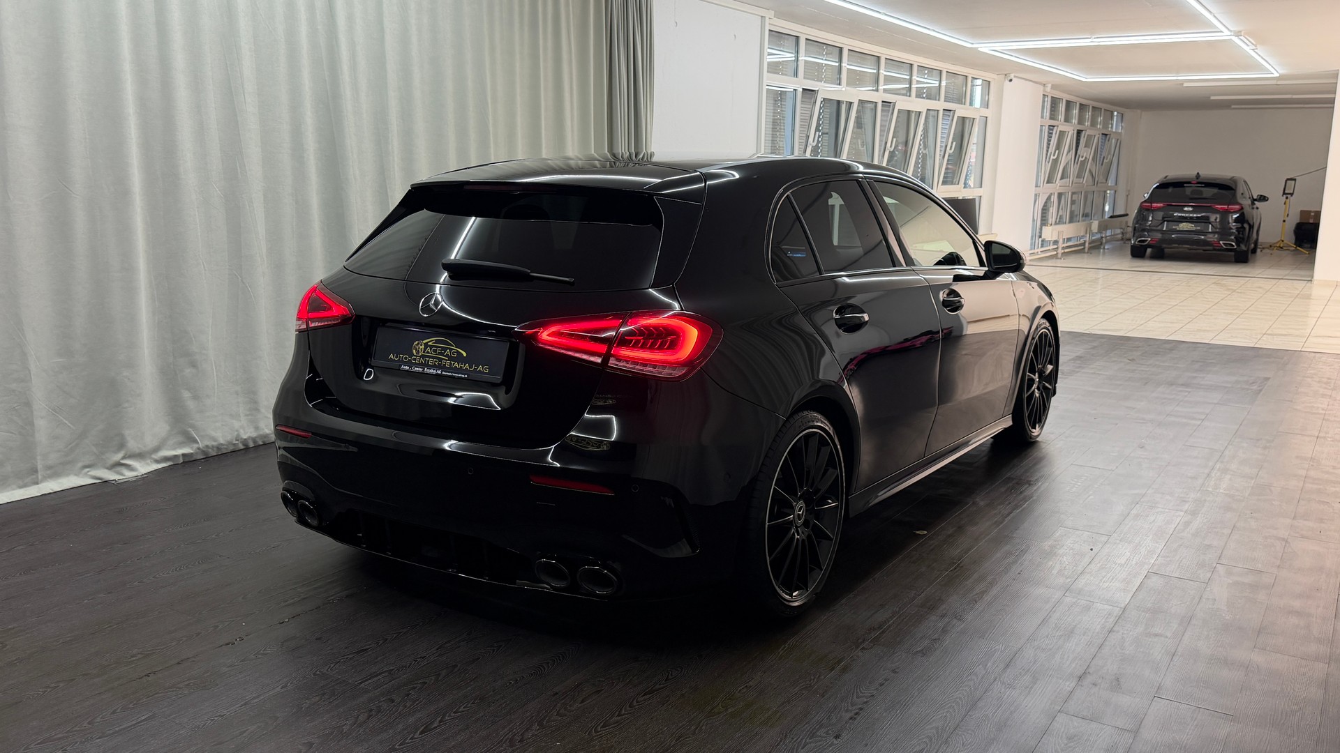MERCEDES-BENZ A 250 AMG Line 7G-DCT-showroom-element-3