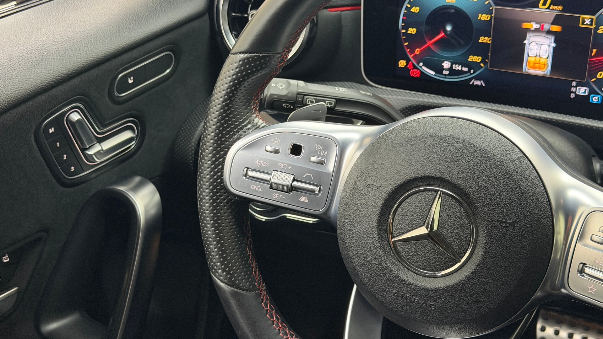 MERCEDES-BENZ A 250 AMG Line 7G-DCT-image-11