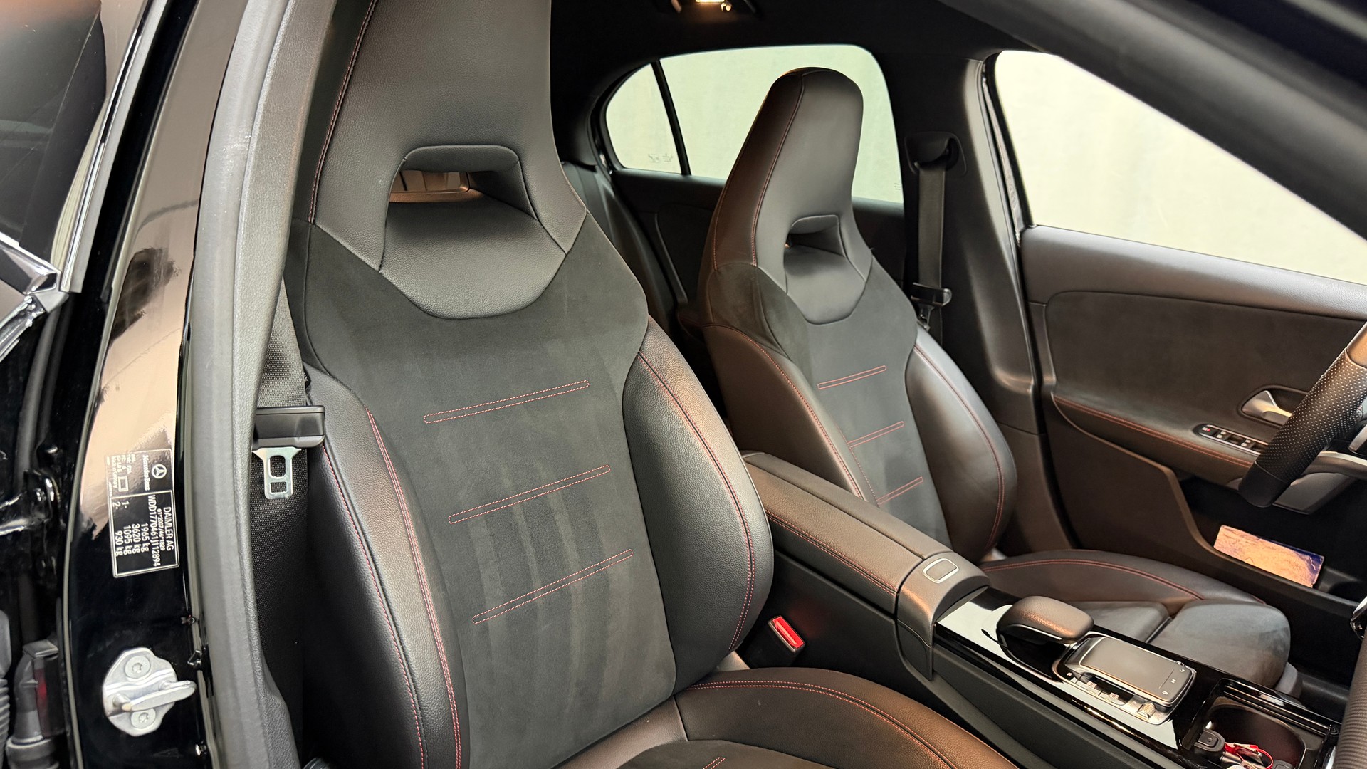 MERCEDES-BENZ A 250 AMG Line 7G-DCT-image-12