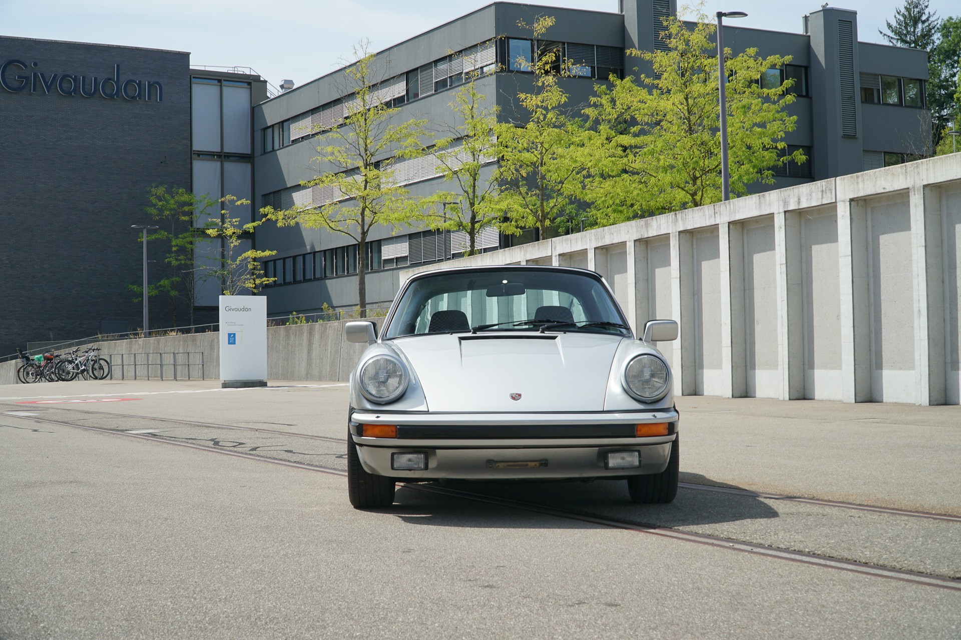 PORSCHE 911 SC Targa-showroom-element-1