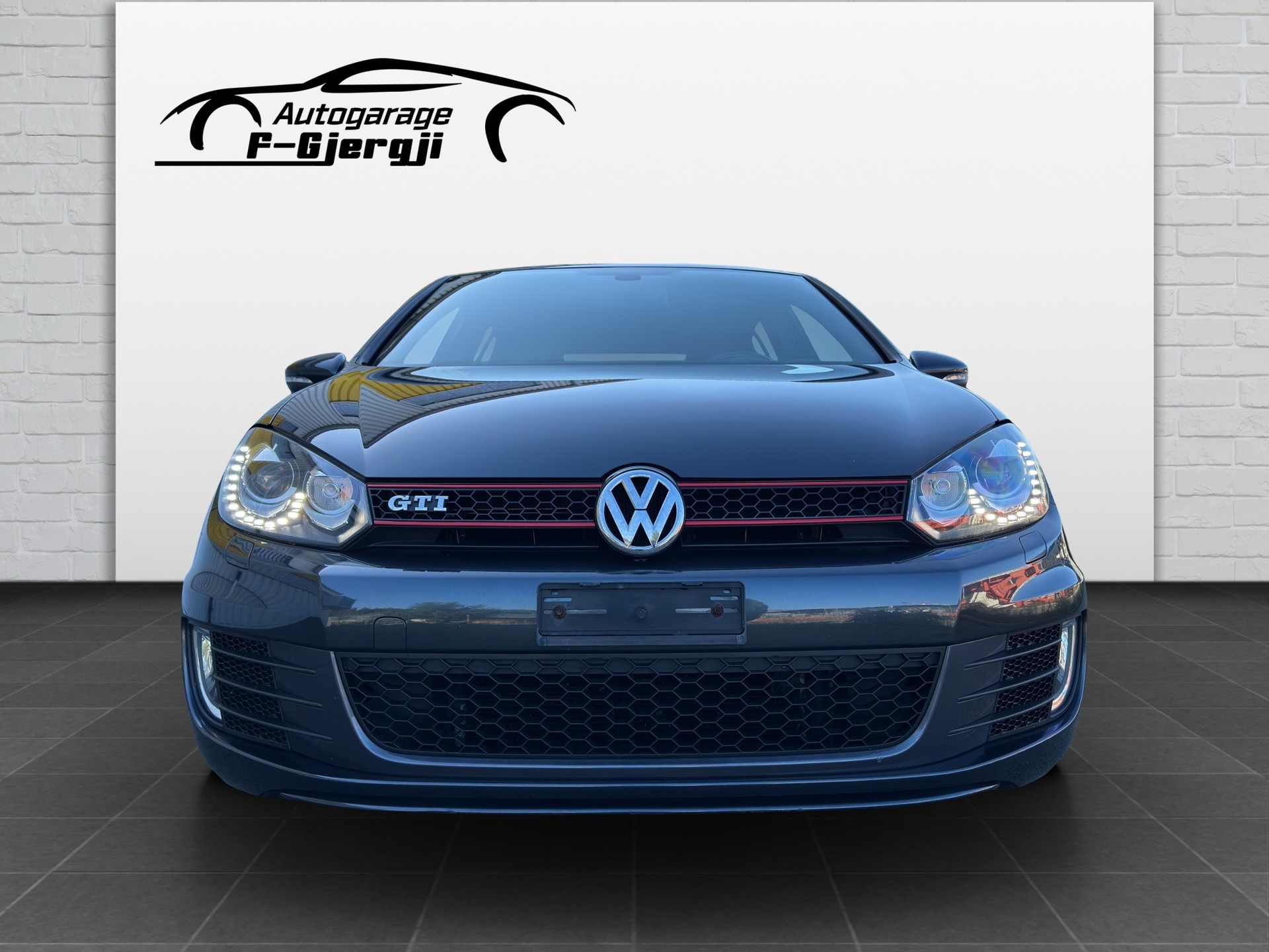 VW Golf 2.0 TSI GTI-showroom-element-2