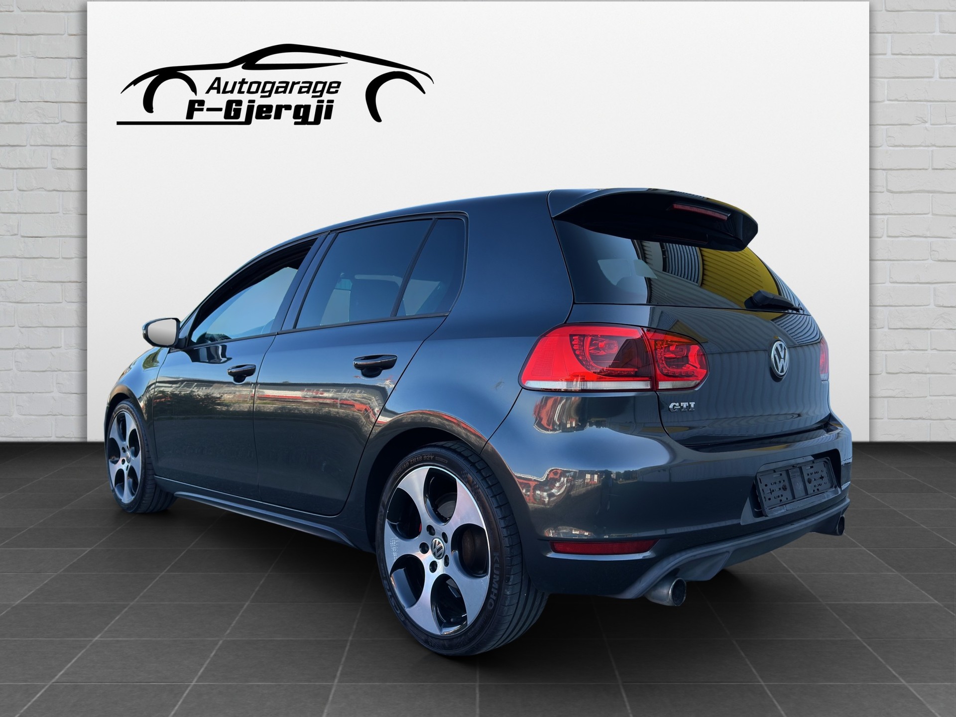 VW Golf 2.0 TSI GTI-showroom-element-3