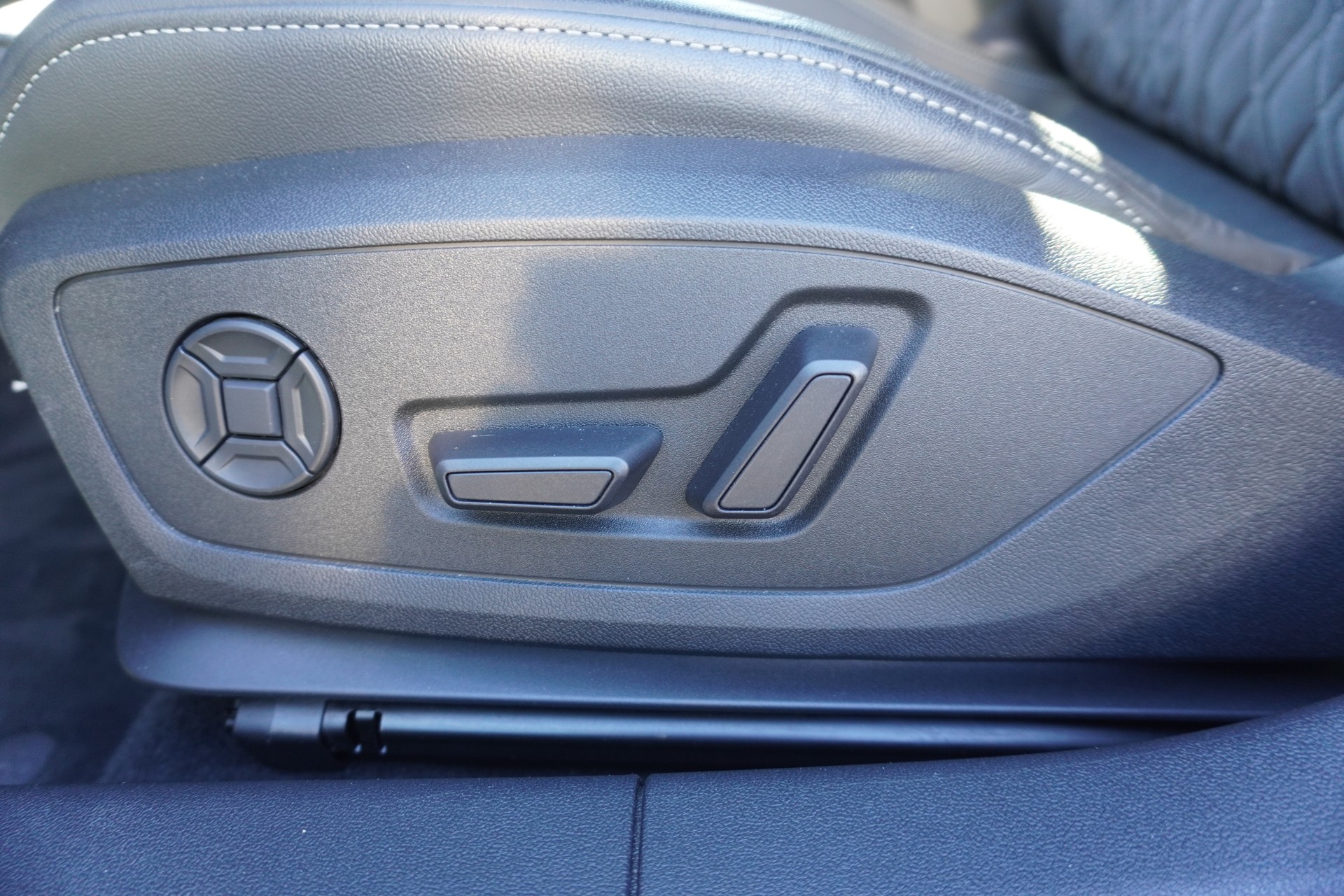 AUDI A3 Sportback 45 TFSI e S line S-tronic-image-17