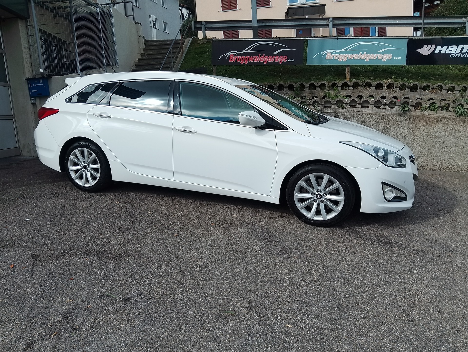 HYUNDAI i40 Wagon 1.7 CRDI Style-image-8