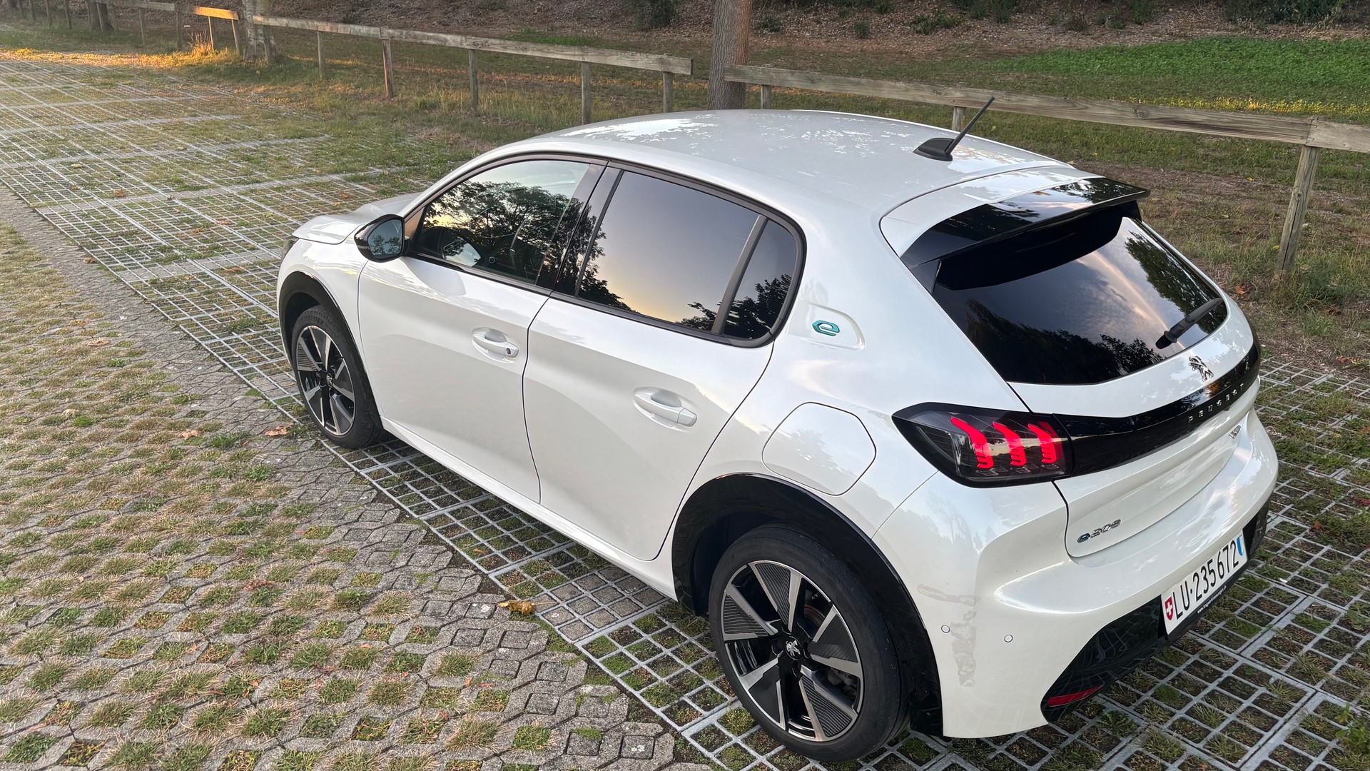 PEUGEOT e-GT Pack-image-4