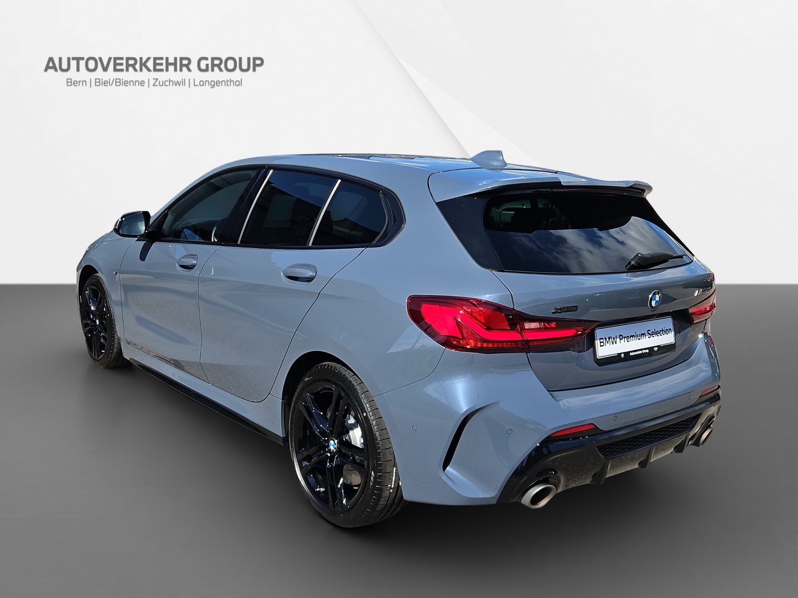 BMW M135i xDrive-showroom-element-3
