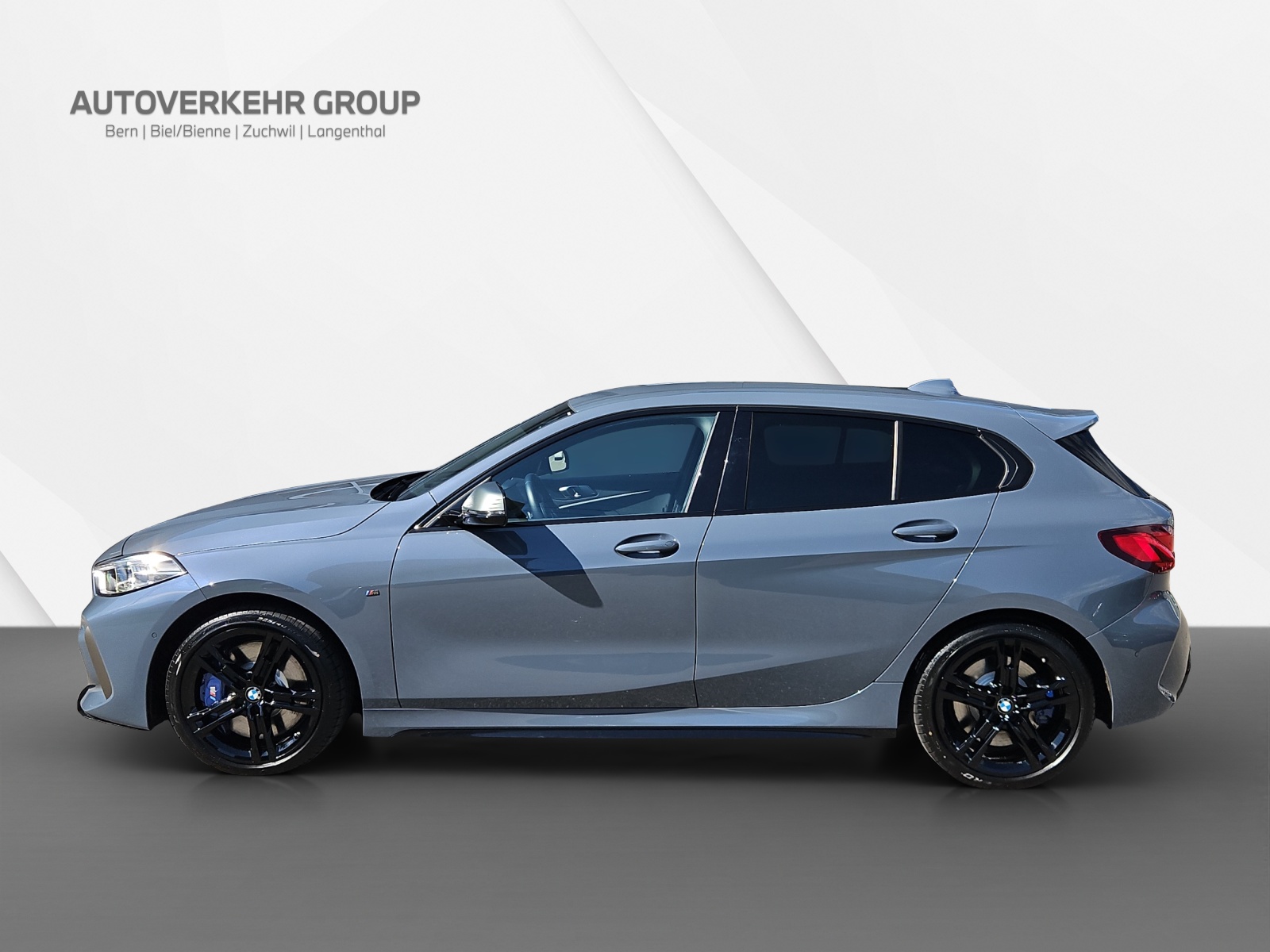 BMW M135i xDrive-showroom-element-2
