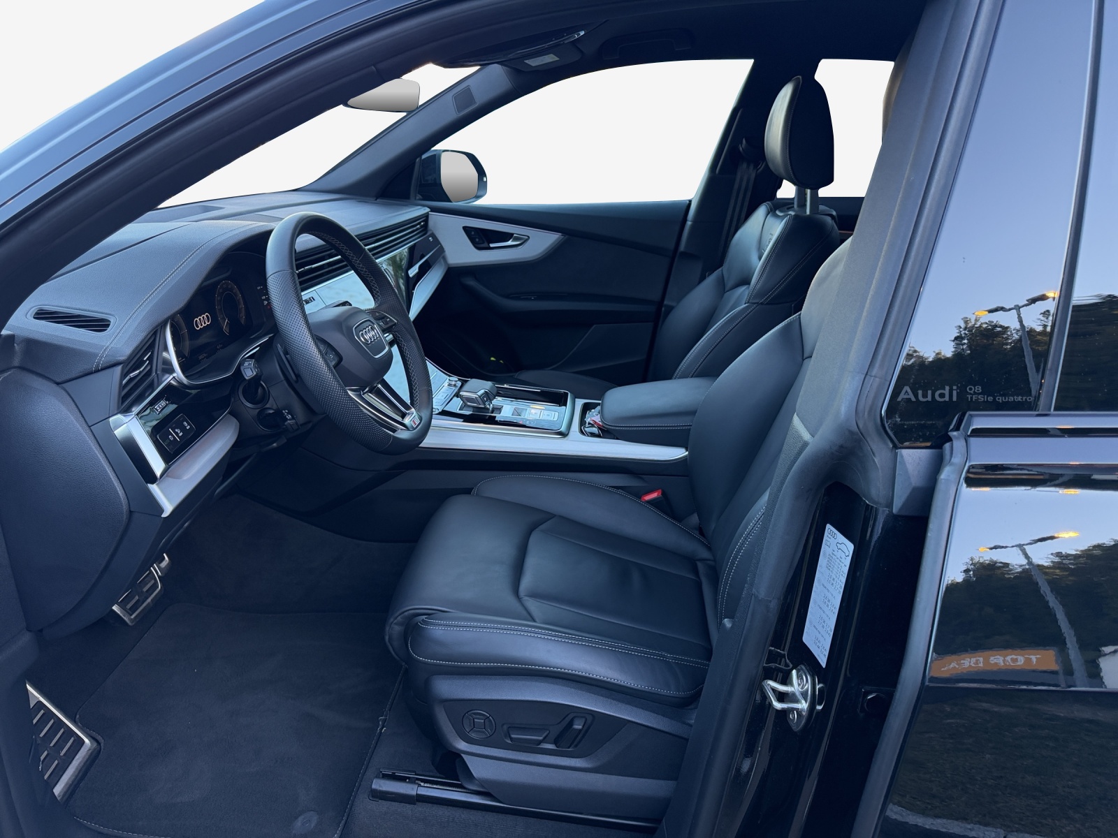 AUDI Q8 SUV TFSI e quattro 290 kW Attraction tiptronic-image-7
