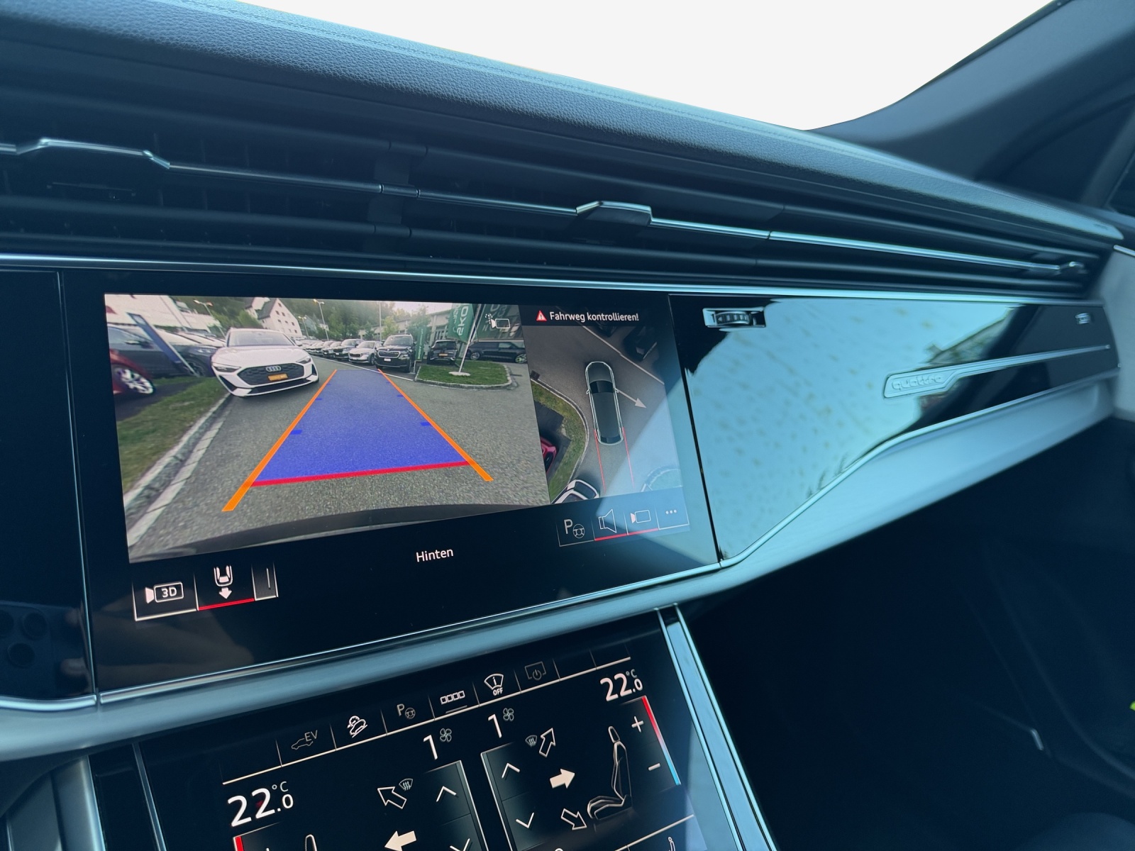 AUDI Q8 SUV TFSI e quattro 290 kW Attraction tiptronic-image-15
