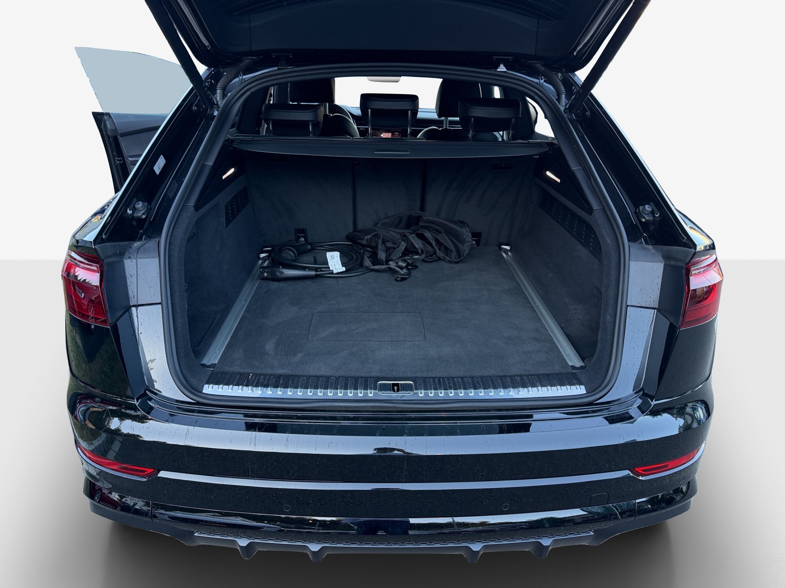 AUDI Q8 SUV TFSI e quattro 290 kW Attraction tiptronic-image-12