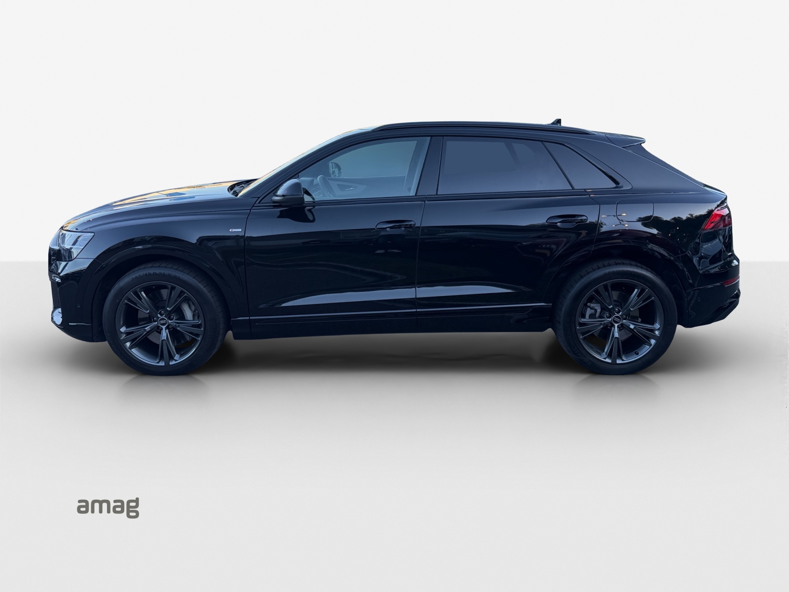 AUDI Q8 SUV TFSI e quattro 290 kW Attraction tiptronic-showroom-element-1