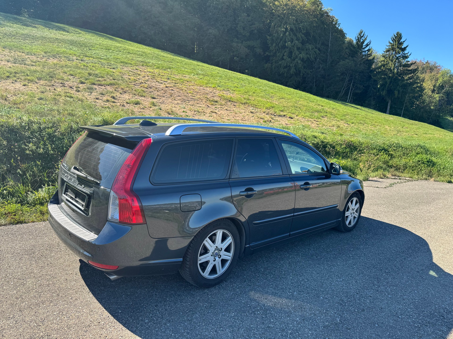 VOLVO 2.5 T5 Momentum AWD-image-2