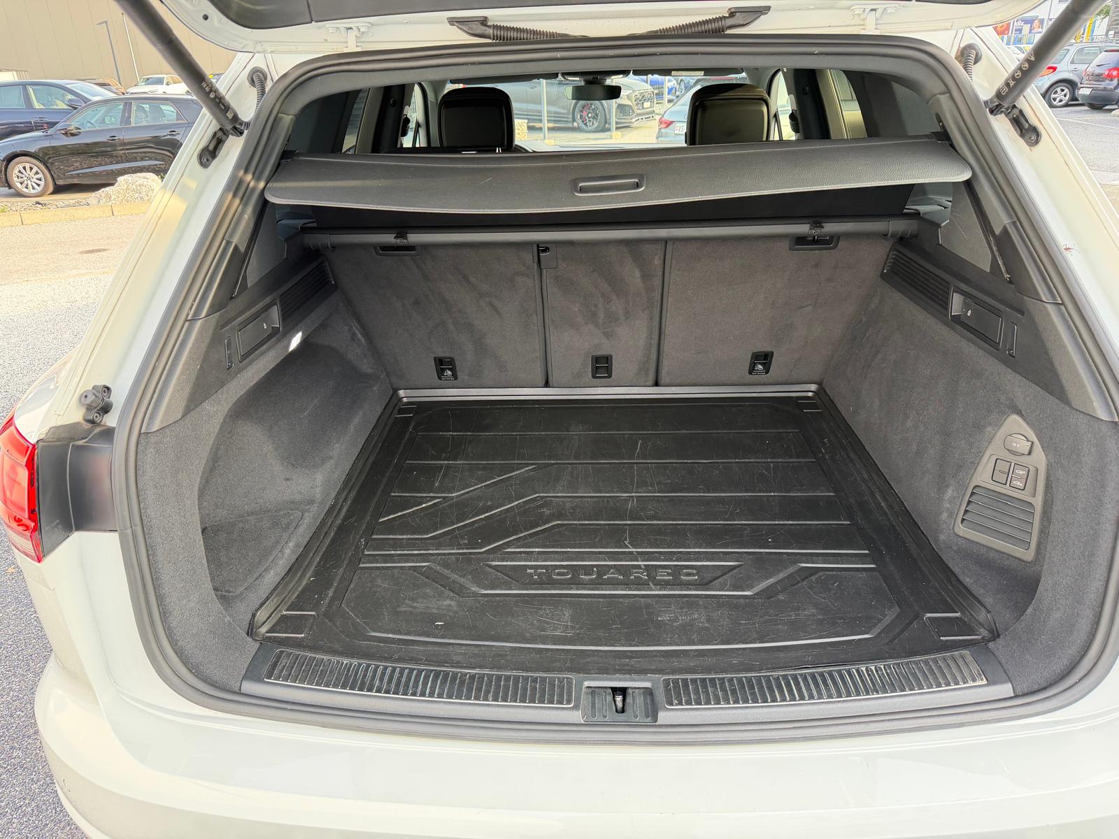 VW Touareg 3.0 TDI R Line Tiptronic-image-10
