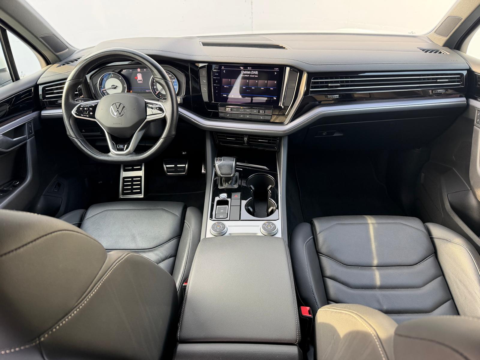 VW Touareg 3.0 TDI R Line Tiptronic-image-9