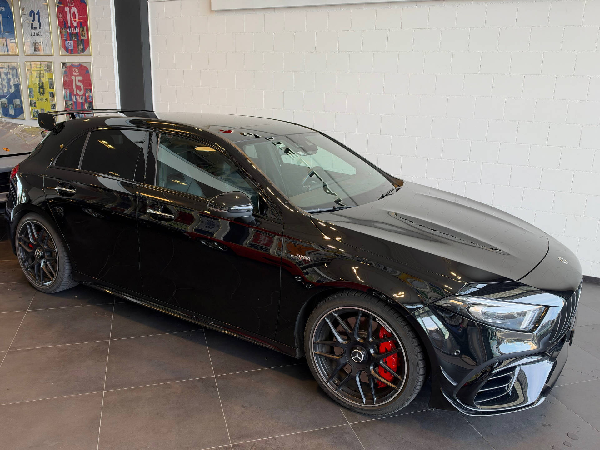 MERCEDES-BENZ A 45 S AMG 4matic+-showroom-element-1