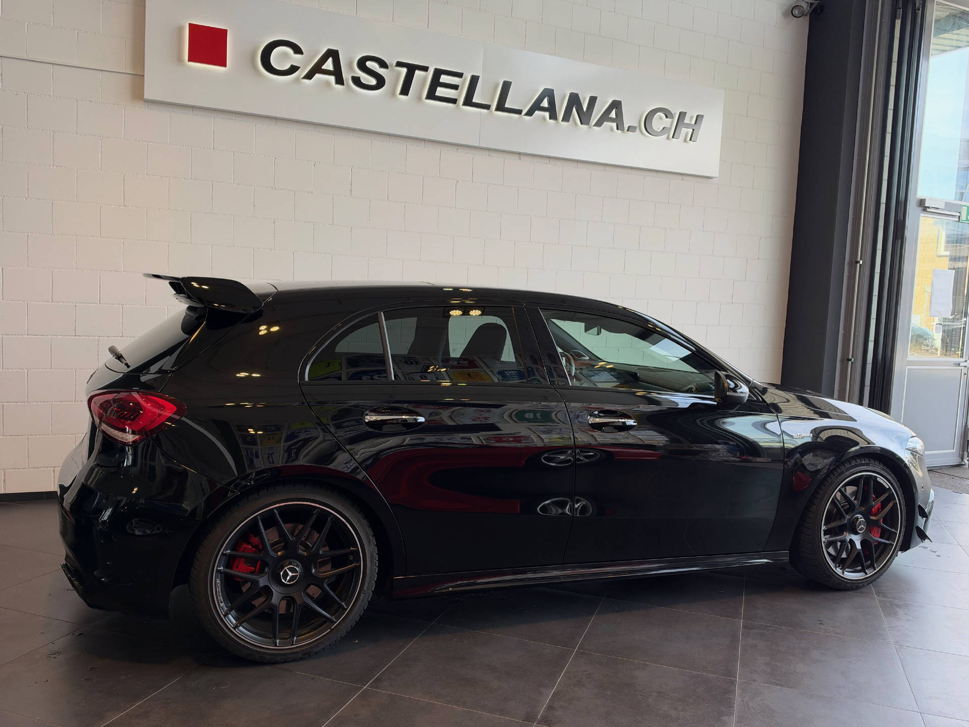 MERCEDES-BENZ A 45 S AMG 4matic+-showroom-element-2