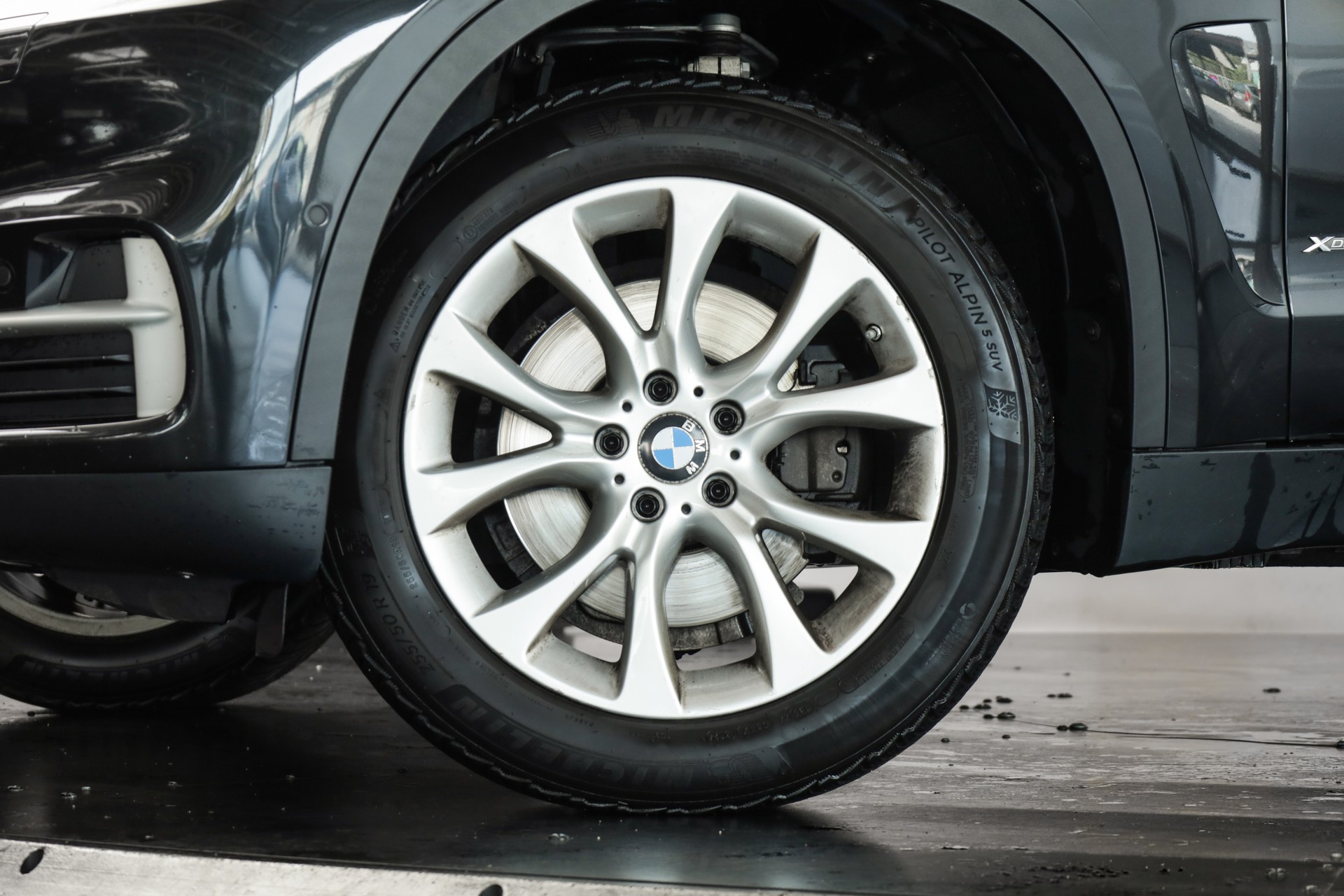 BMW X5 xDrive 35i Steptronic • Pack Swiss Premium • Phares xénon adaptatifs • Head-up Display-image-25