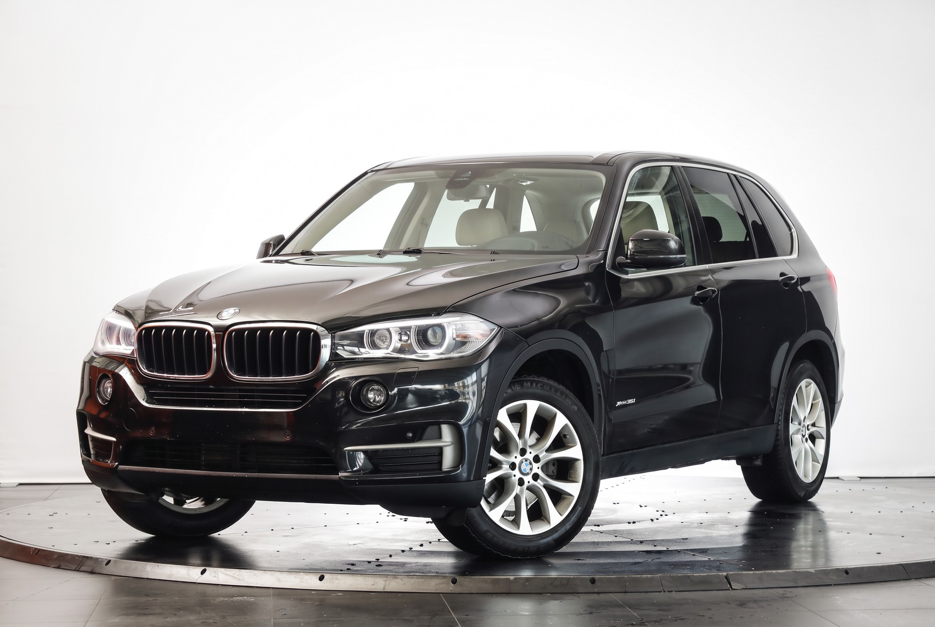 BMW X5 xDrive 35i Steptronic • Pack Swiss Premium • Phares xénon adaptatifs • Head-up Display-showroom-element-3