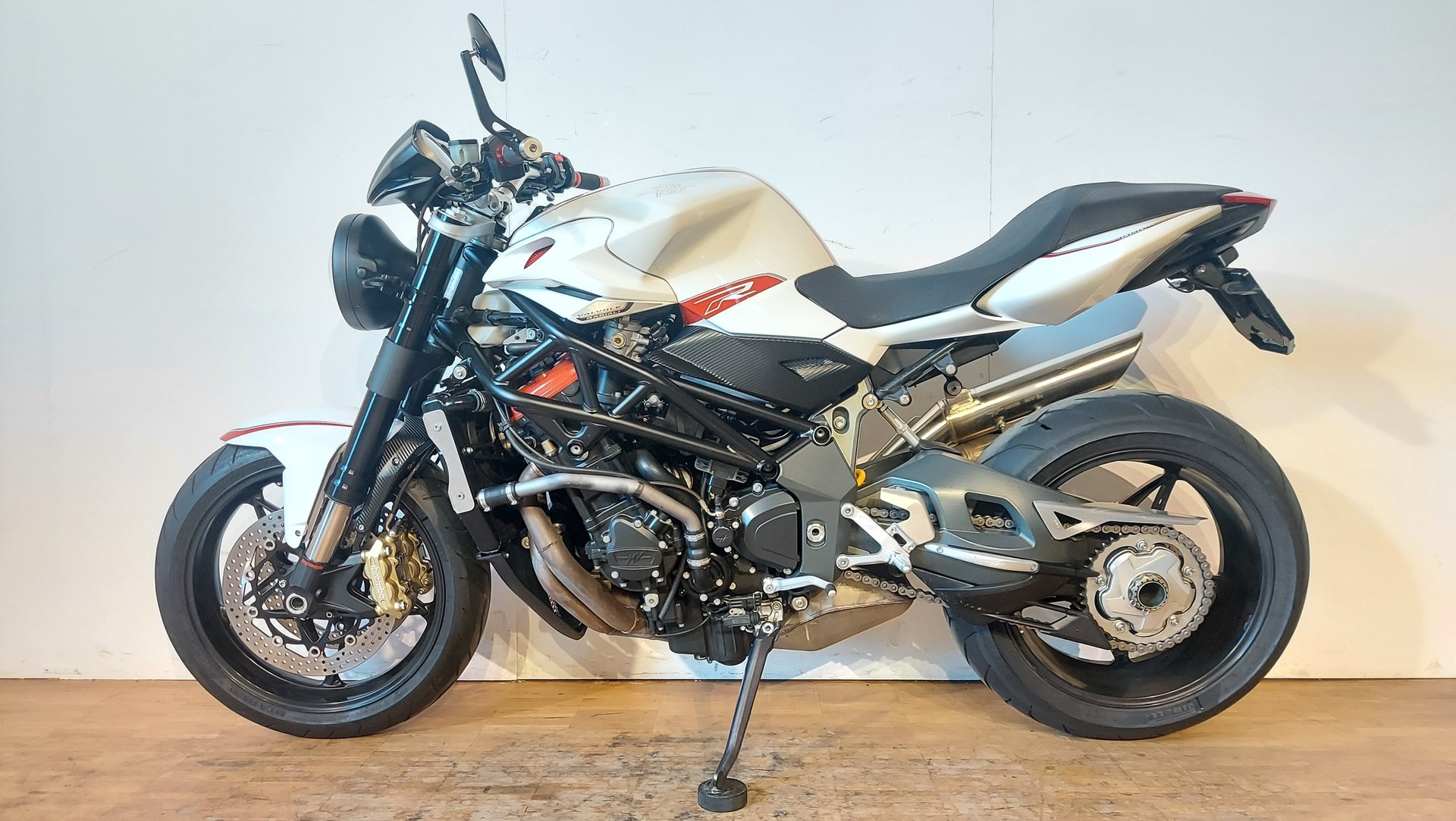 MV AGUSTA B4 Brutale 1090 R-image-1