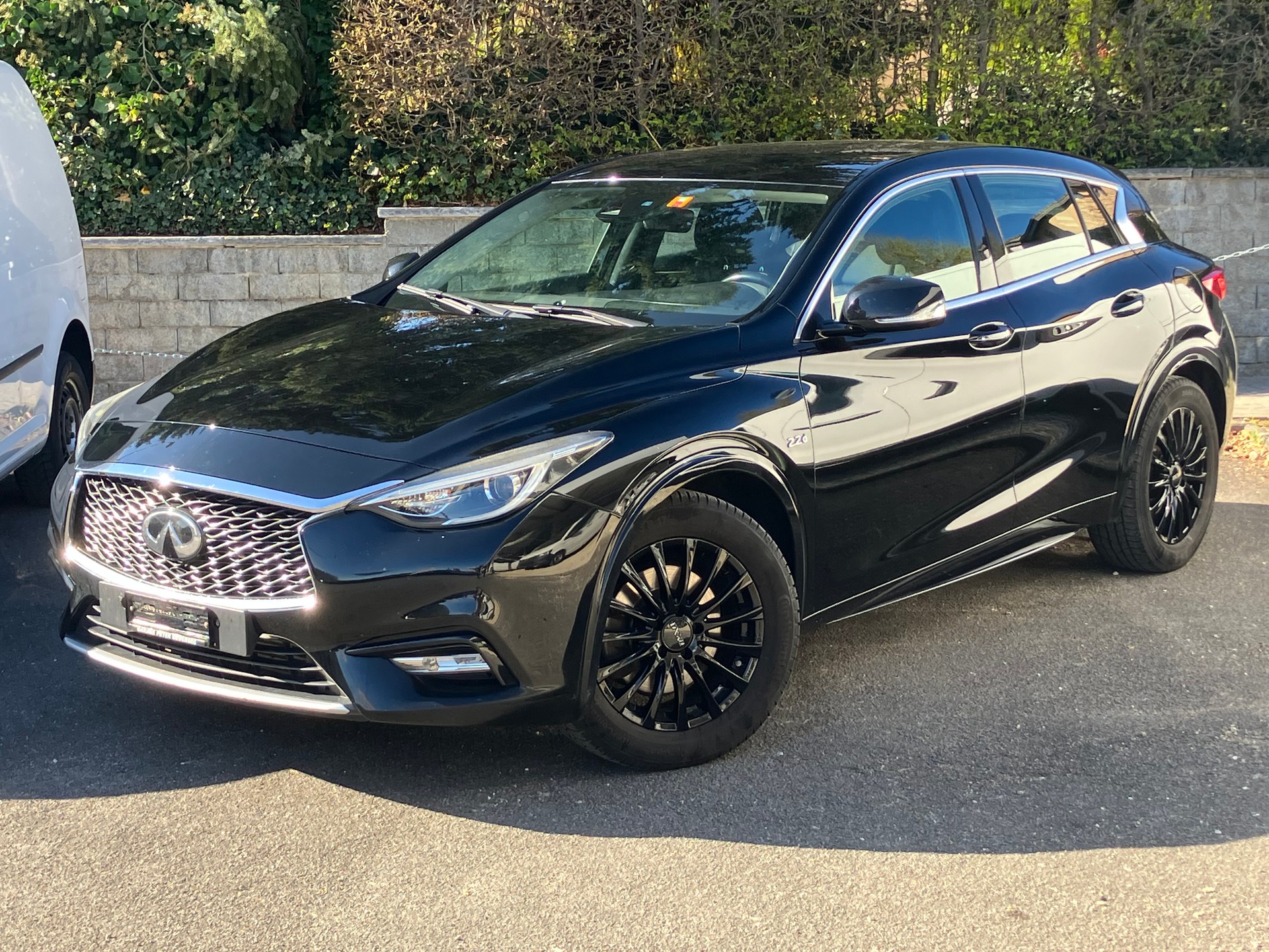 INFINITI Q30 2.2d City Black Edition AWD DCT