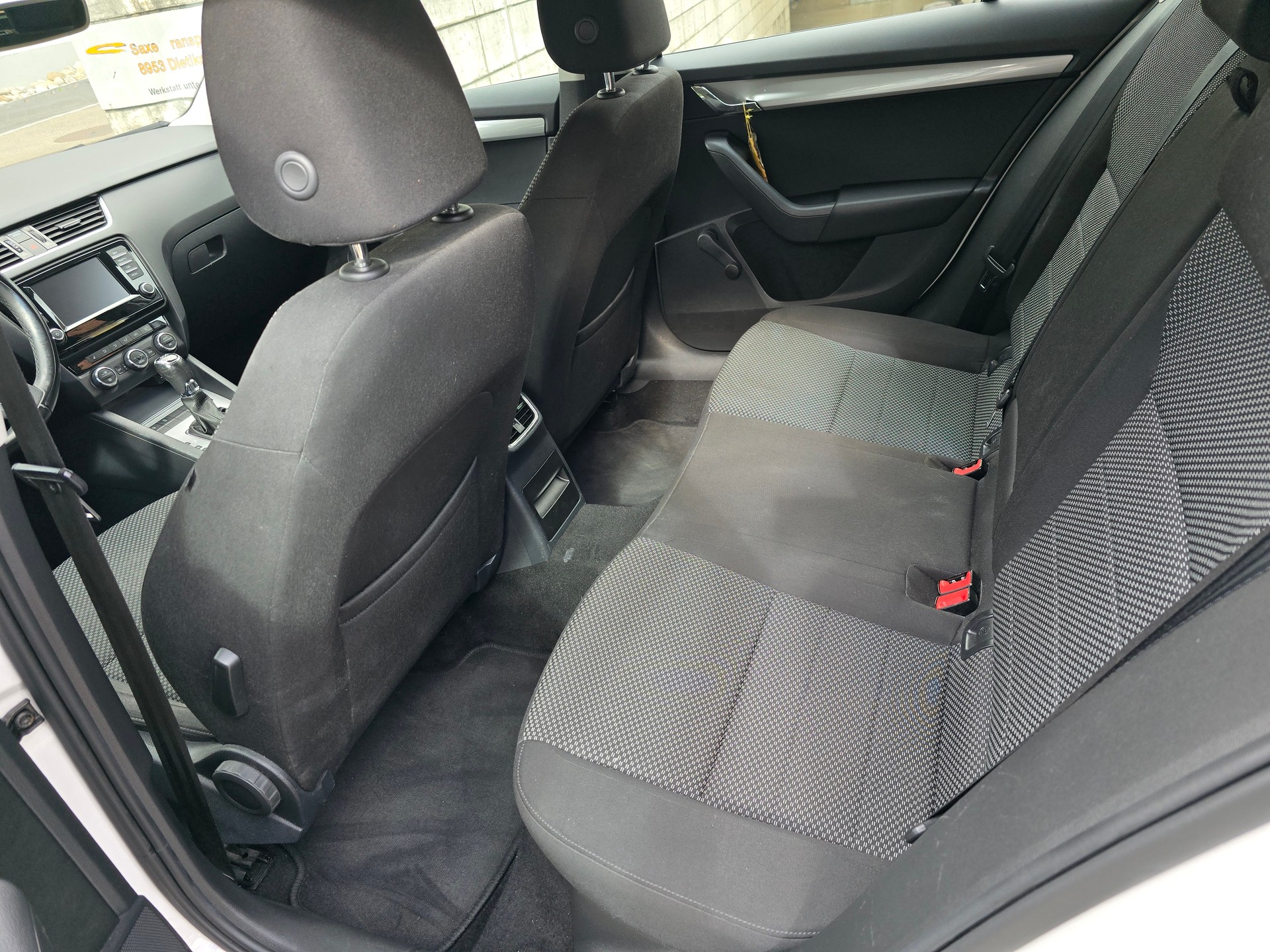 SKODA Octavia Combi 1.6 TDI Ambition DSG-image-5