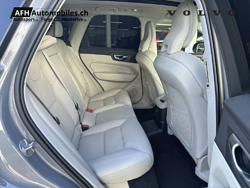 VOLVO XC60 2.0 T6 TE Ultimate Dark eAWD-image-13