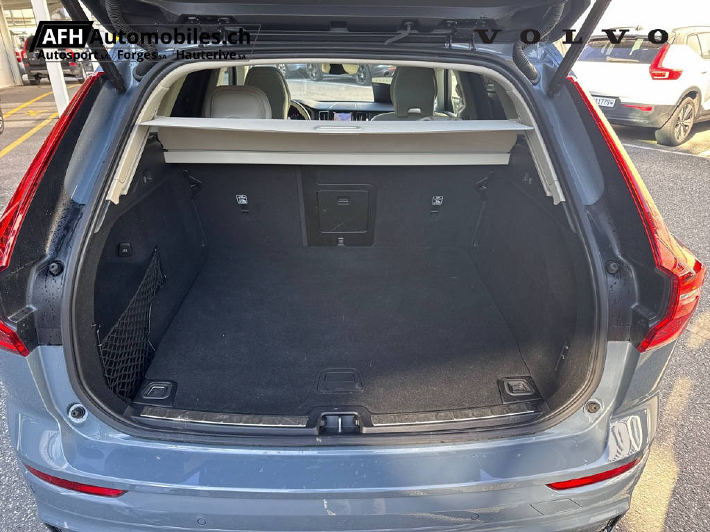 VOLVO XC60 2.0 T6 TE Ultimate Dark eAWD-image-16