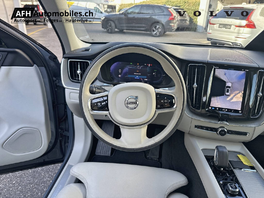 VOLVO XC60 2.0 T6 TE Ultimate Dark eAWD-image-9