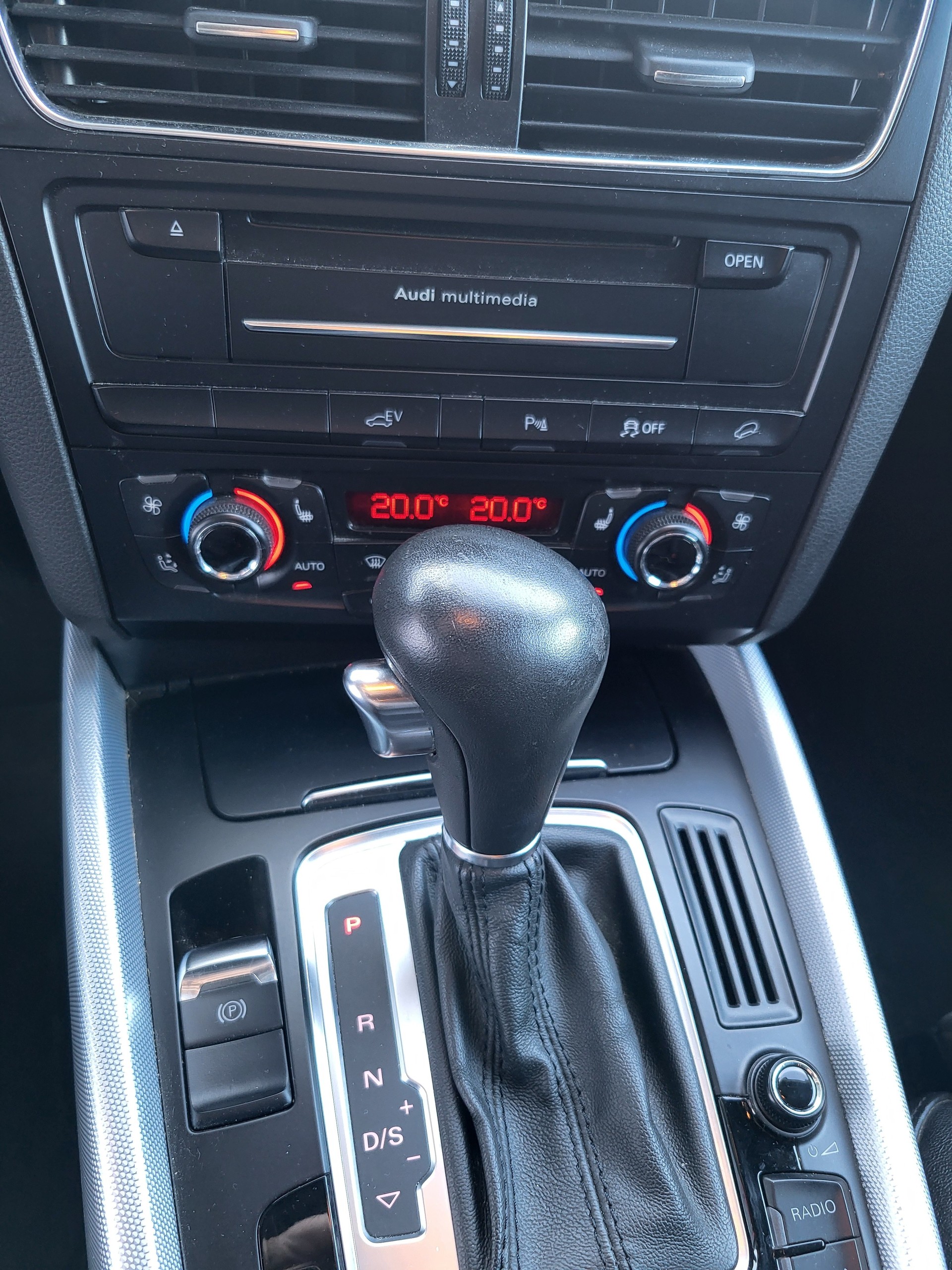 AUDI Q5 2.0 TFSI hybrid quattro tiptronic-image-15