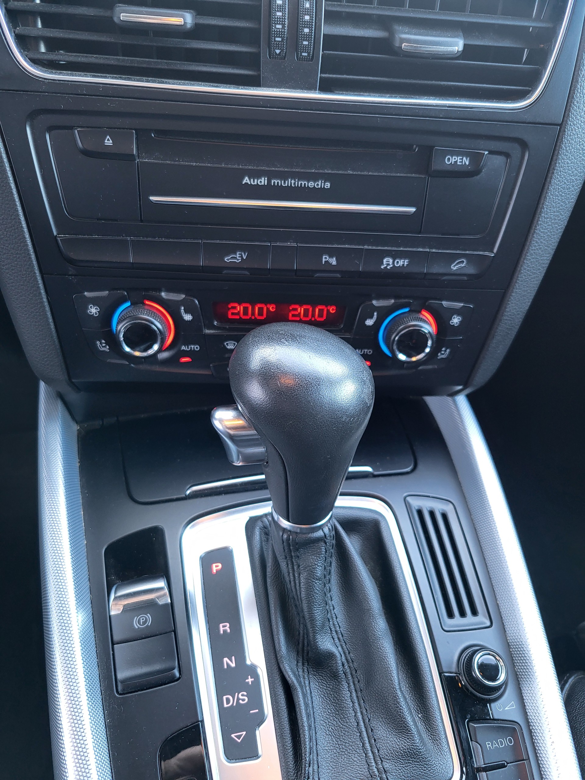 AUDI Q5 2.0 TFSI hybrid quattro tiptronic-image-15