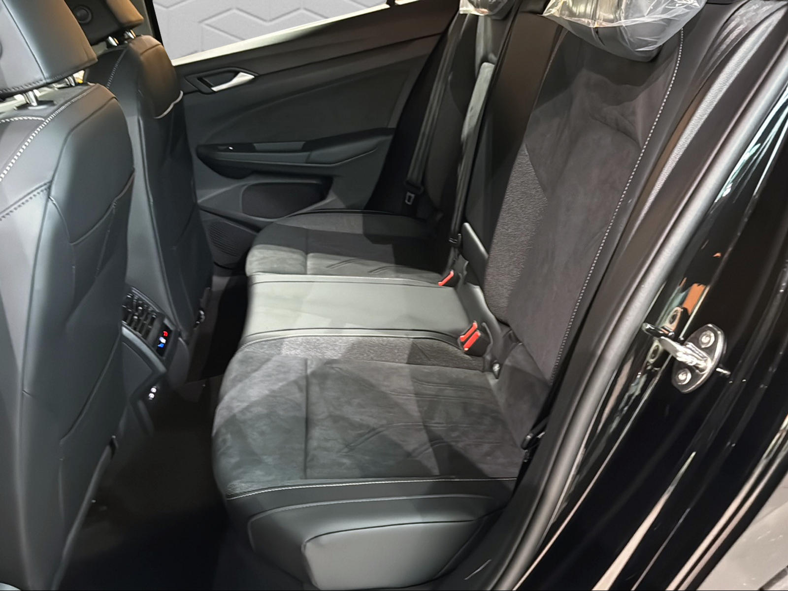 VW Golf 1.5 TSI PHEV Style-image-13