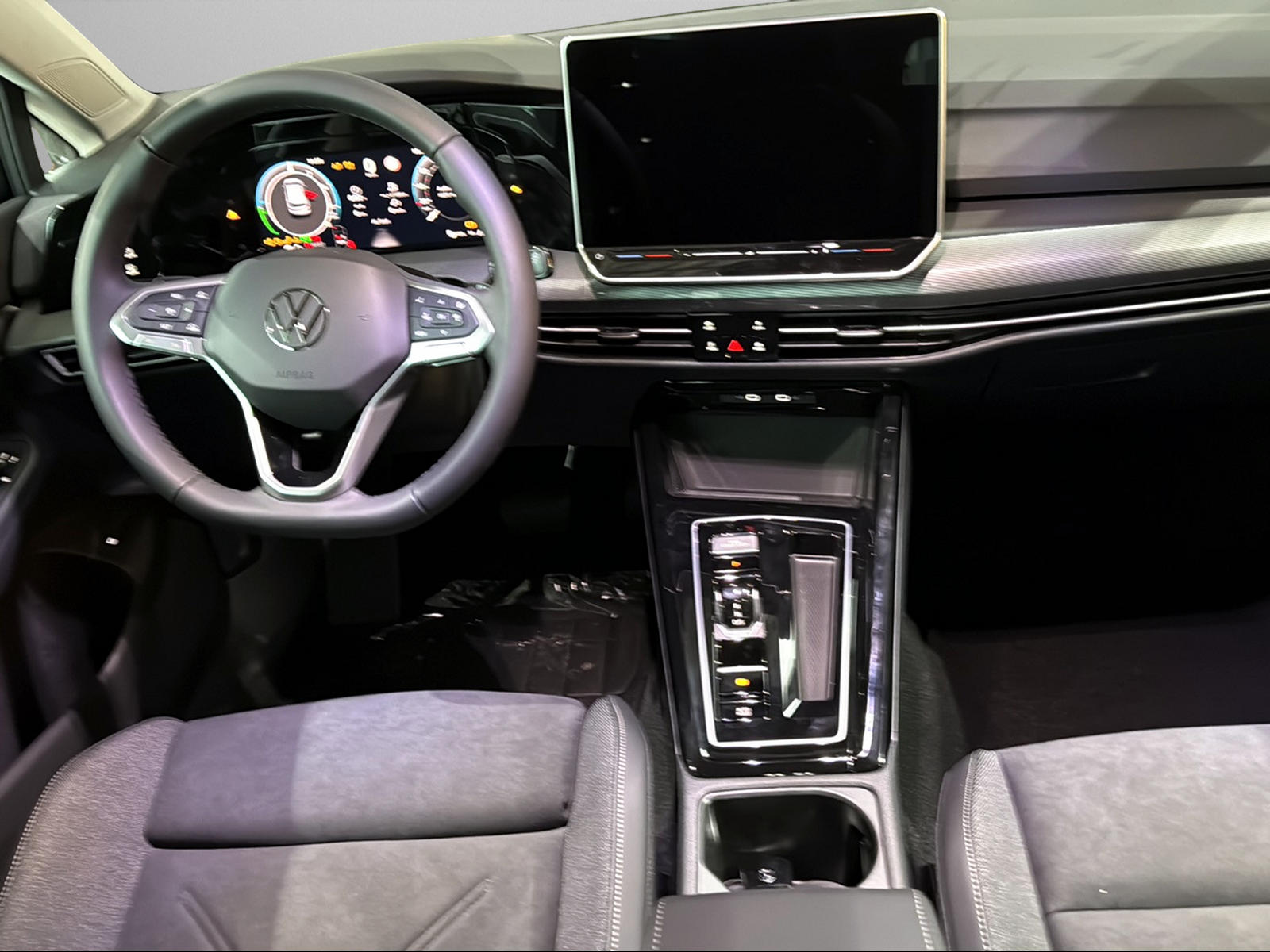 VW Golf 1.5 TSI PHEV Style-image-10