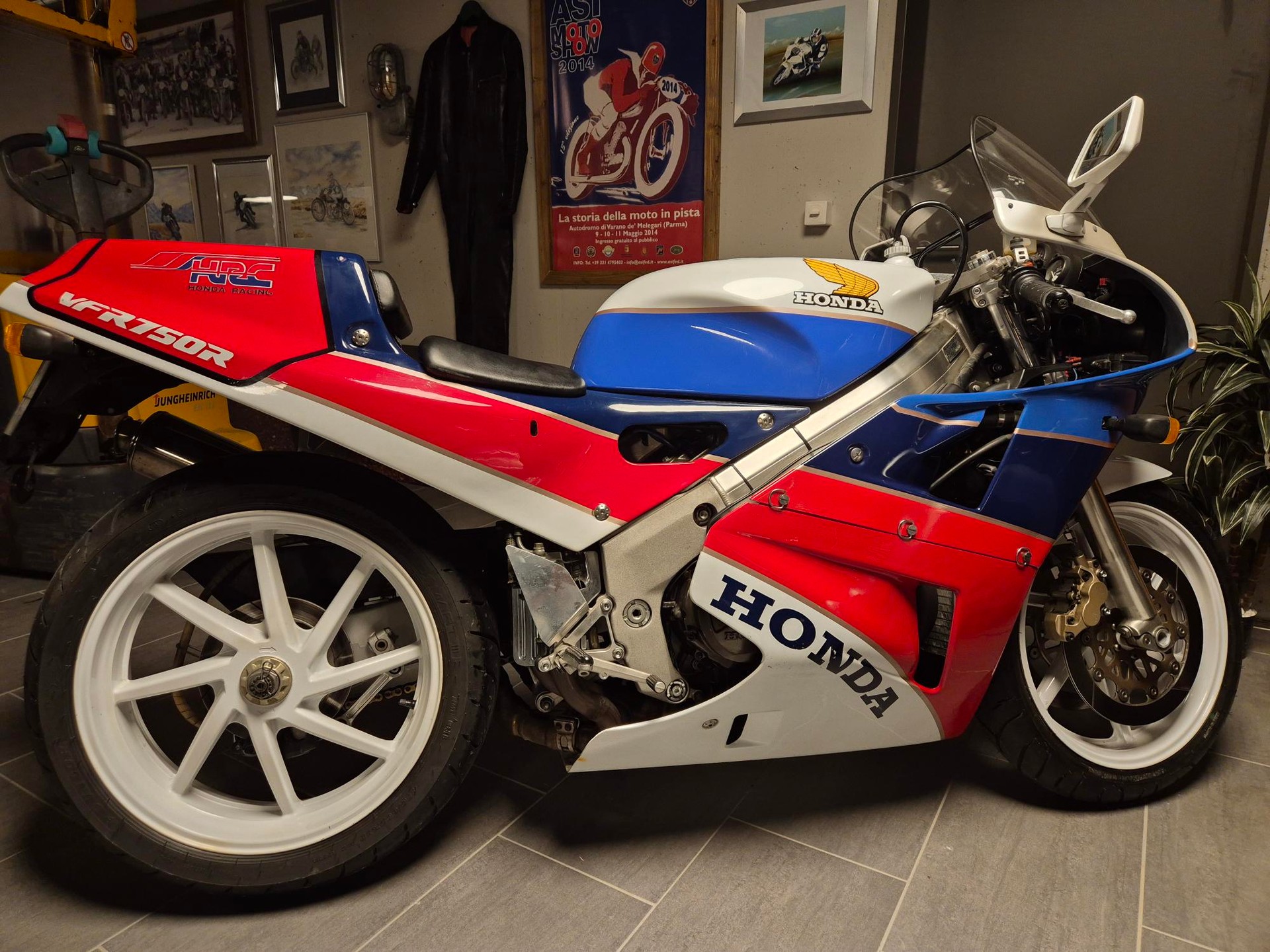 HONDA VFR 750 R-image-3